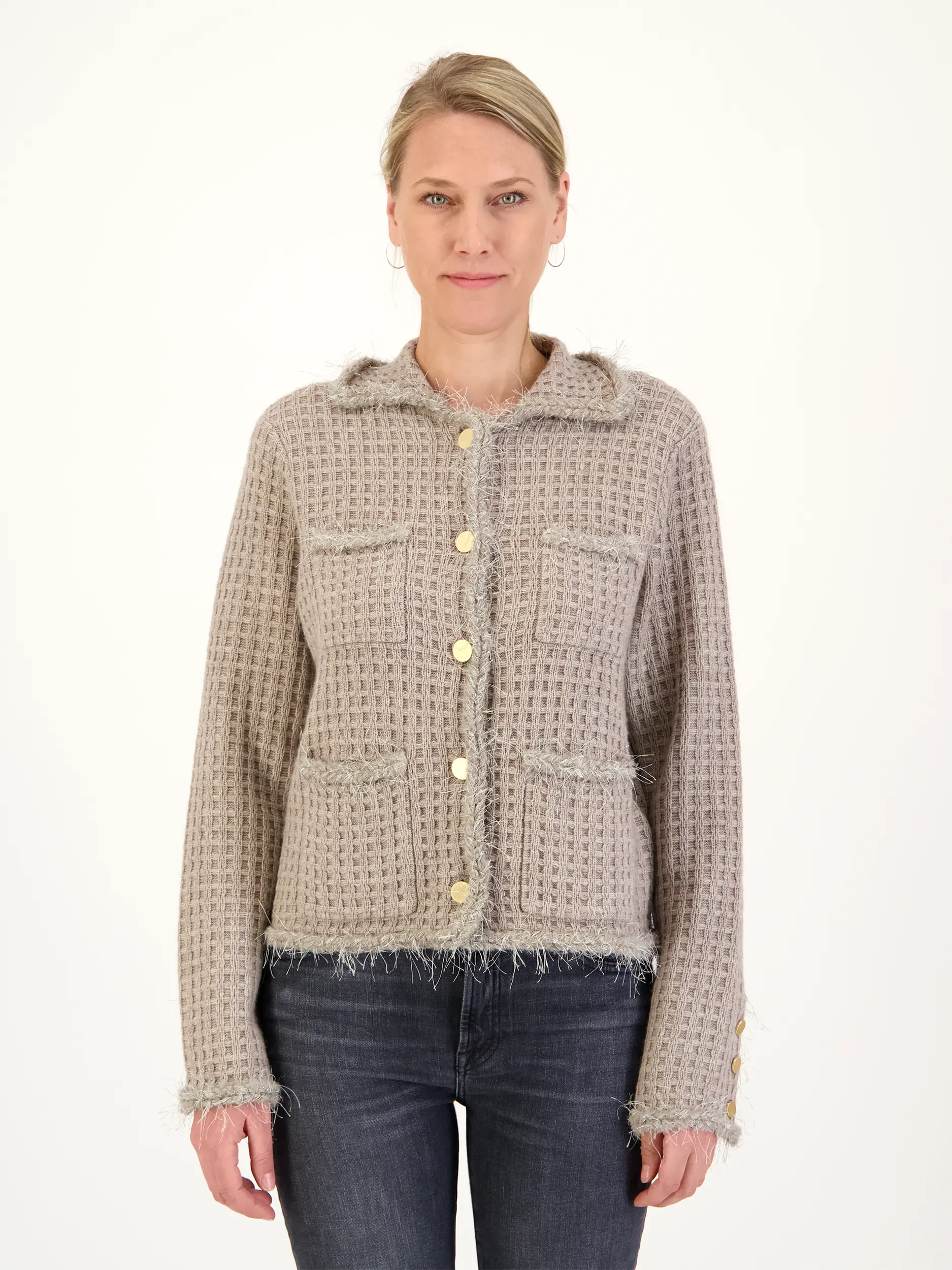 Strickjacke aus Wolle - Artikel Vorderseite getragen von einem Modell - Farbe: Braun