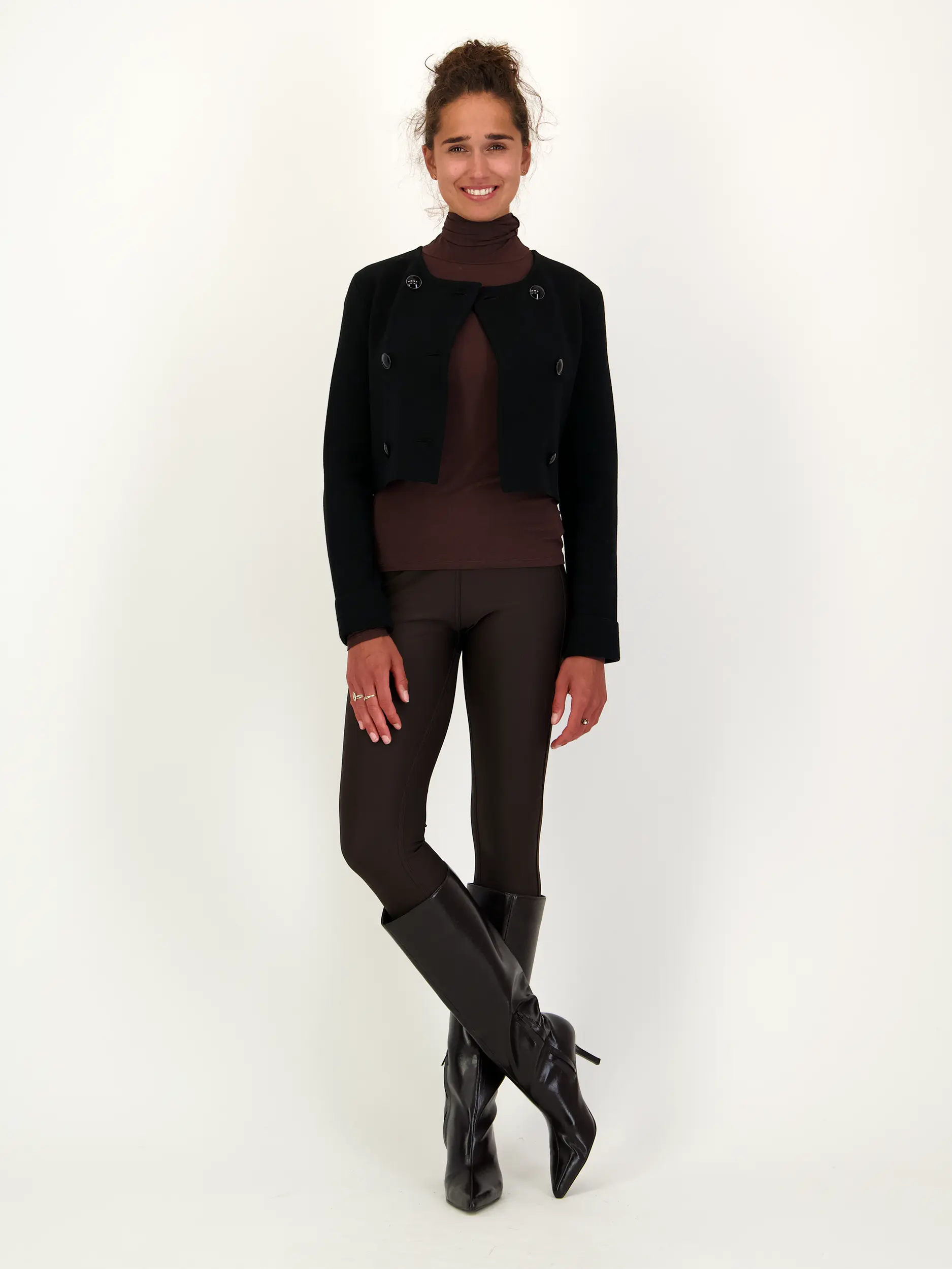 Sporthose 'Sharp Cut' - Artikel Teil eines Outfits getragen von einem Modell - Farbe: Braun