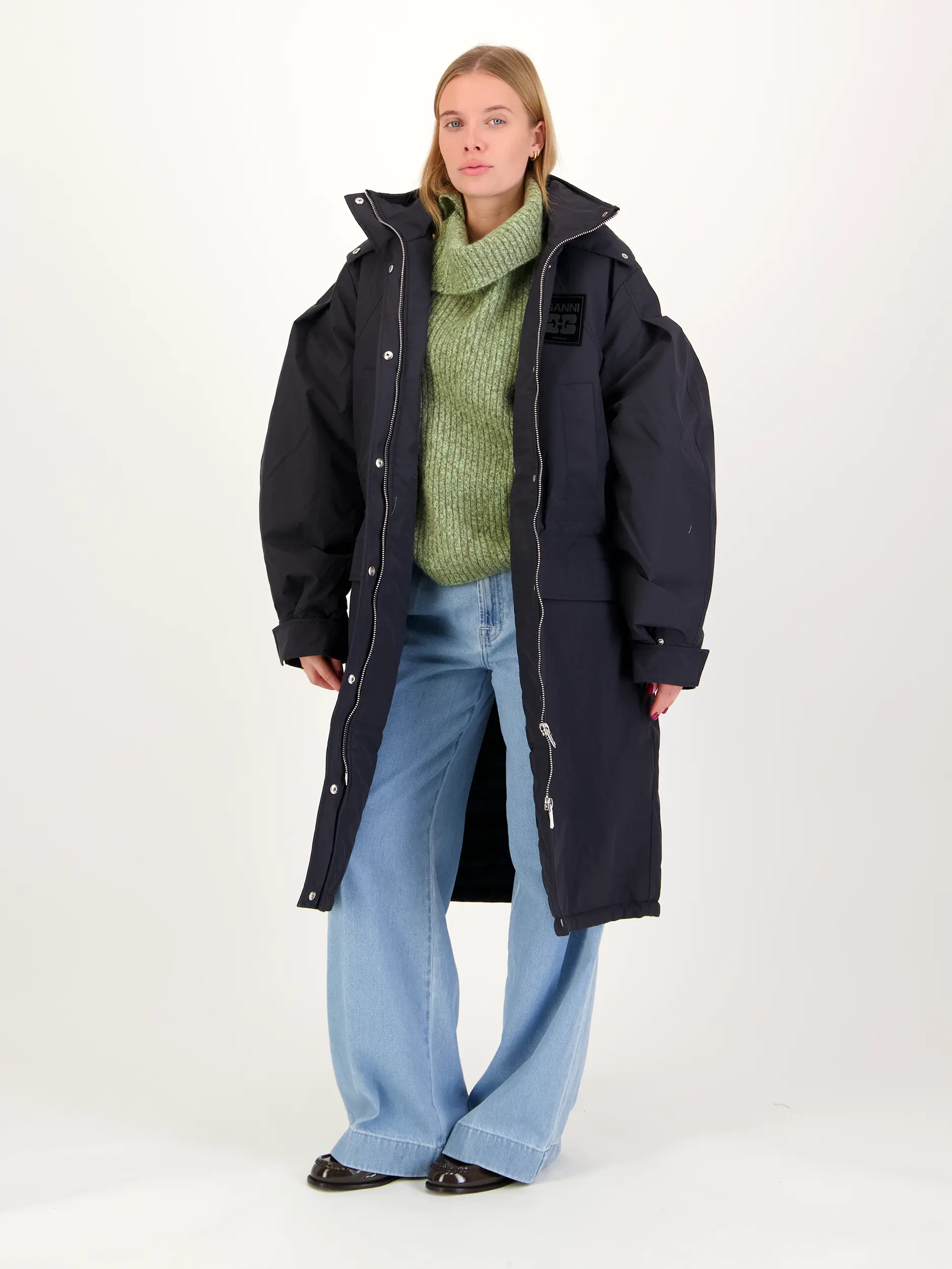 Gerippter Pullover langarm  - Artikel Teil eines Outfits getragen von einem Modell - Farbe: Grün