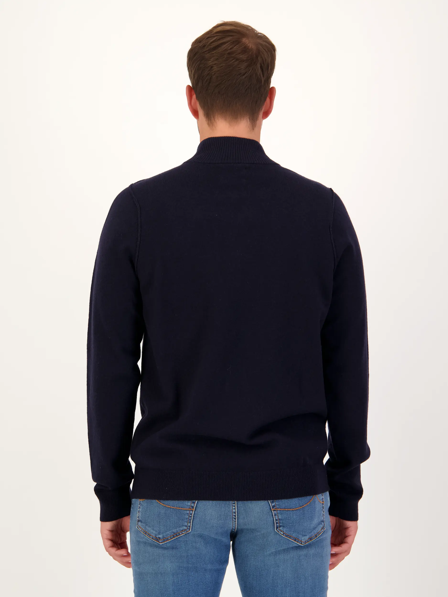 Pullover 'Clifden' aus Woll-Mix langarm - Artikel Rückseite getragen von einem Modell - Farbe: Blau