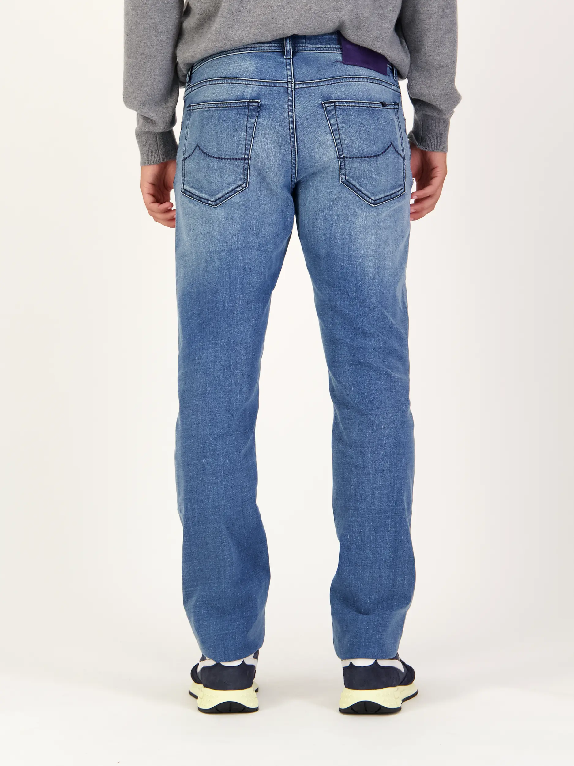 Mid Rise Slim Fit Jeans 'Bard' - Artikel Rückseite getragen von einem Modell - Farbe: Blau