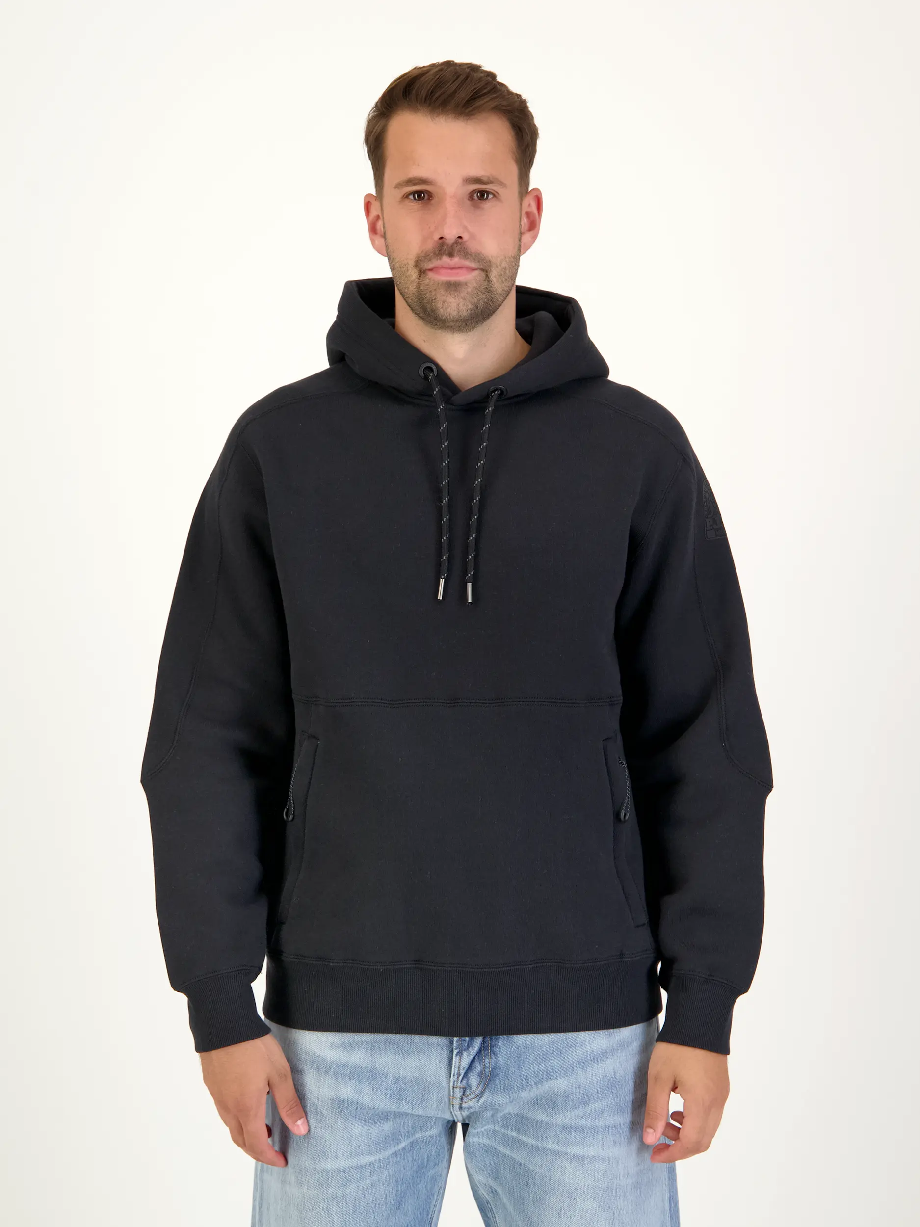 Sweatshirt 'Elijah' - Artikel Vorderseite getragen von einem Modell - Farbe: Schwarz
