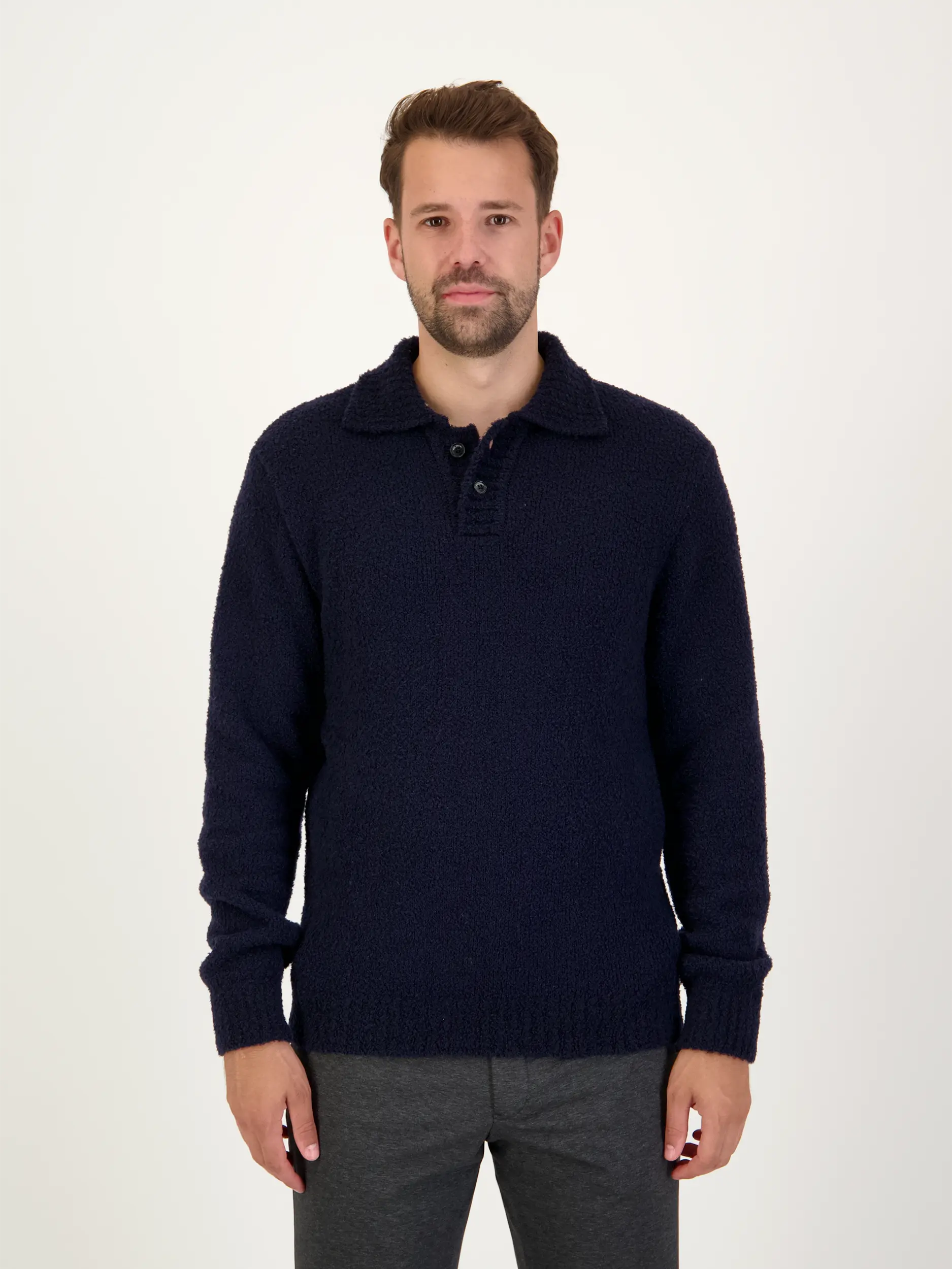 Pullover aus Merinowoll-Mix langarm - Artikel Vorderseite getragen von einem Modell - Farbe: Blau