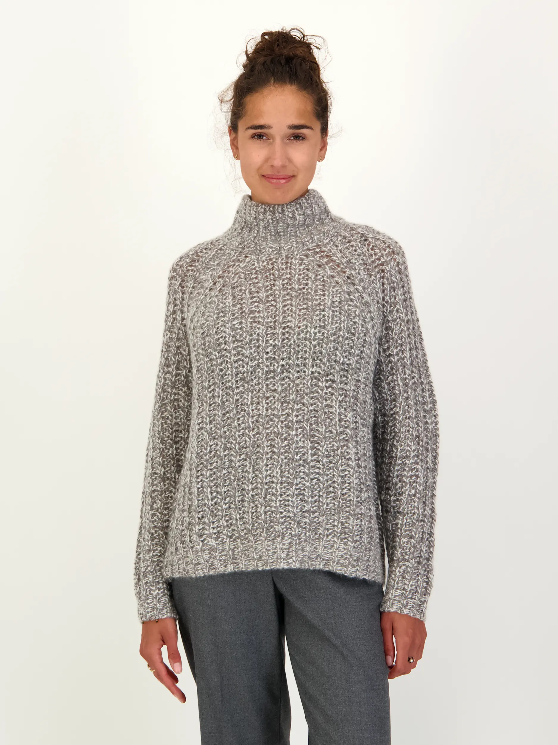 Pullover aus Kaschmir-Mix langarm - Artikel Vorderseite getragen von einem Modell - Farbe: Grün