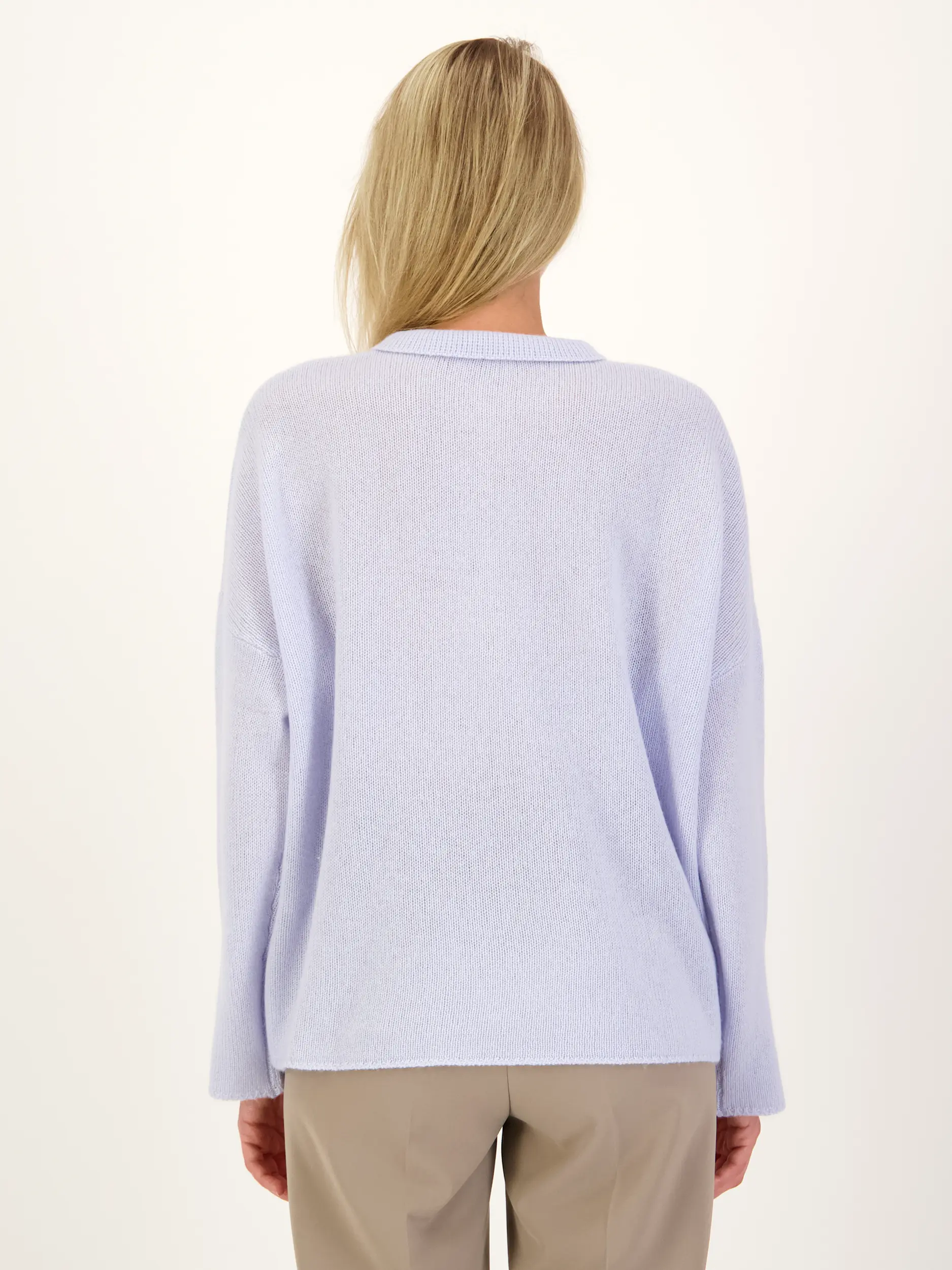 Pullover aus Cashmere langarm - Artikel Rückseite getragen von einem Modell