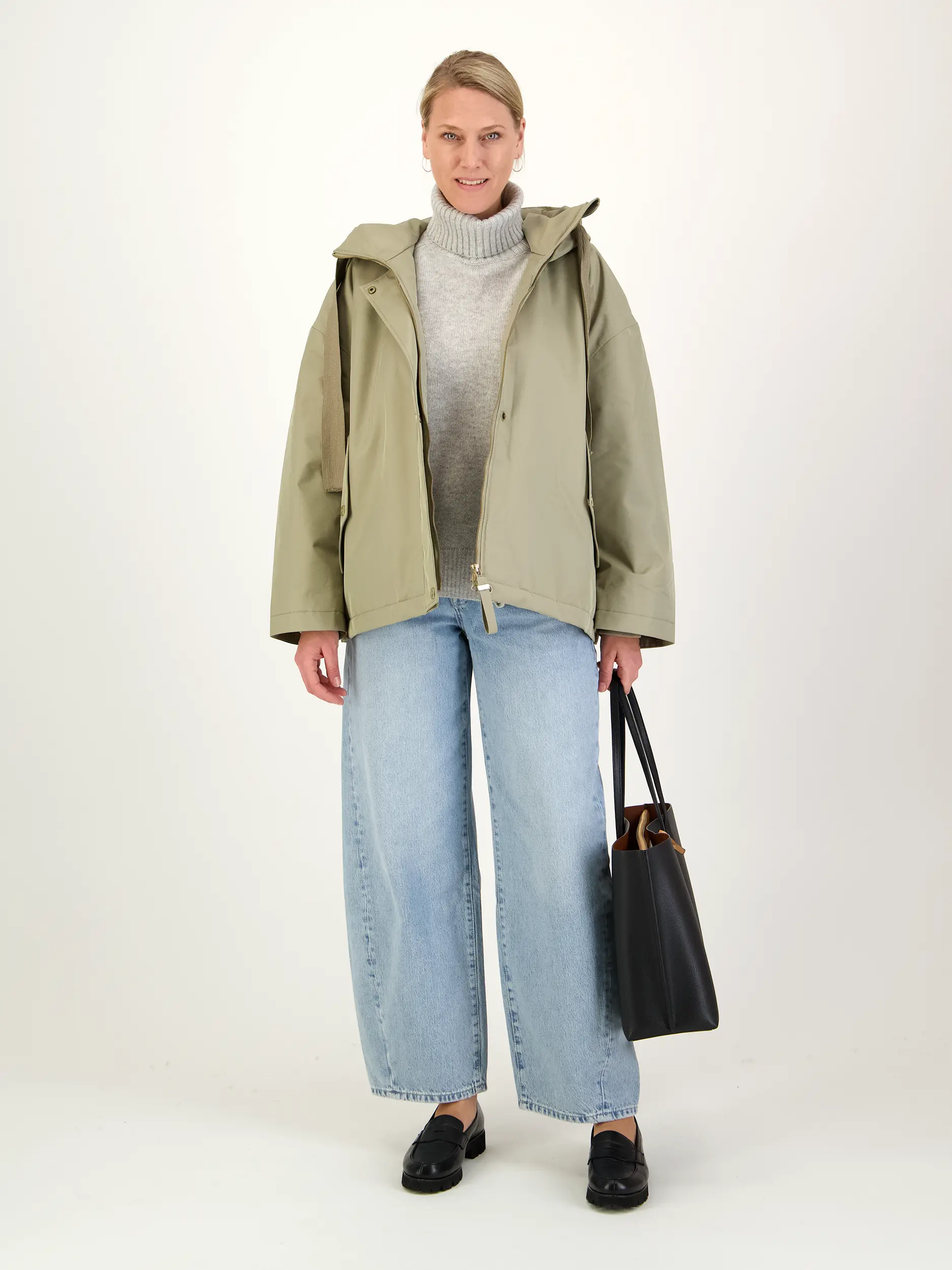 Jacke 'Rosie'  - Artikel Teil eines Outfits getragen von einem Modell - Farbe: Grün