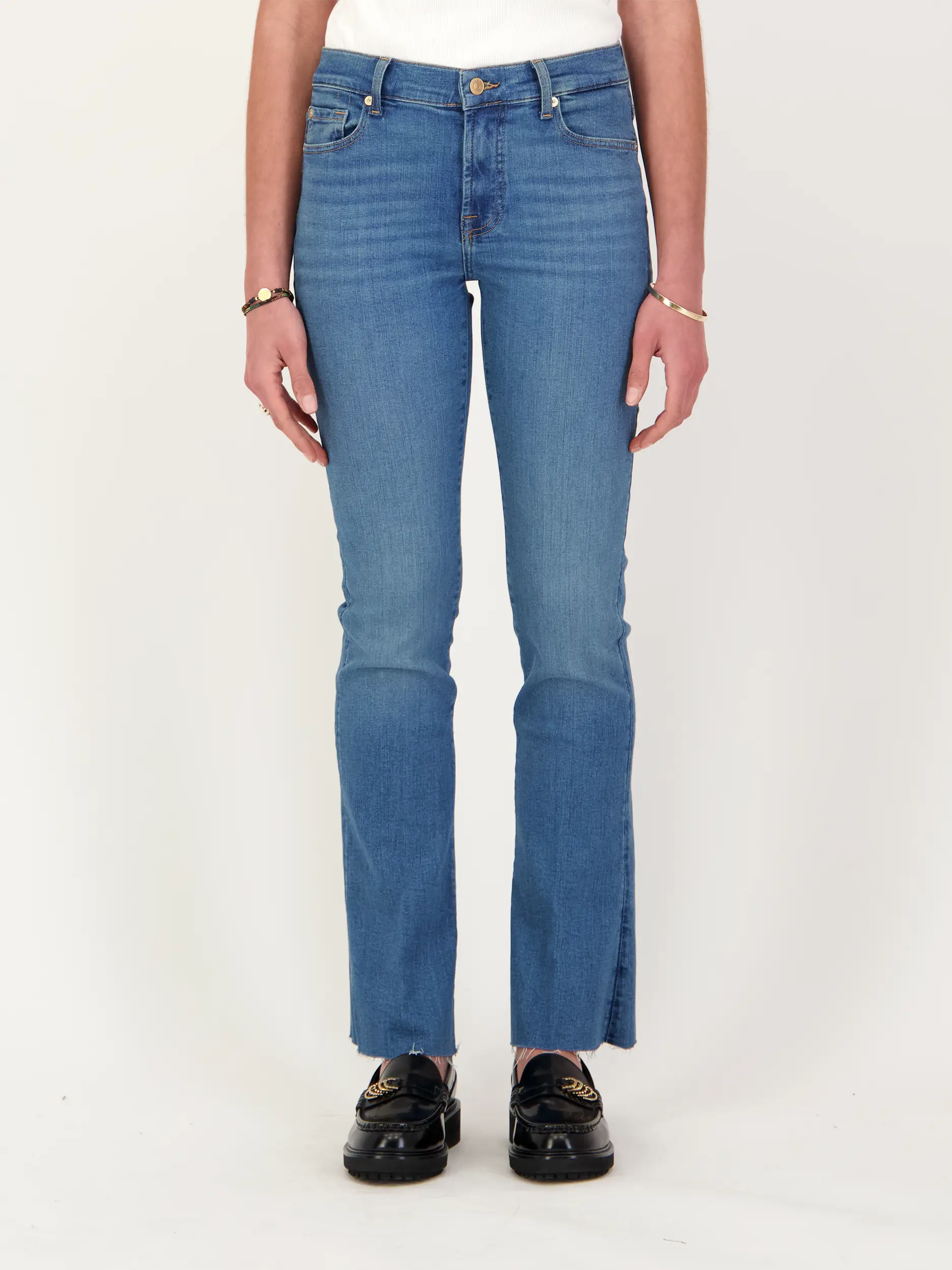 Jeans 'Bootcut' - Artikel Vorderseite getragen von einem Modell - Farbe: Blau