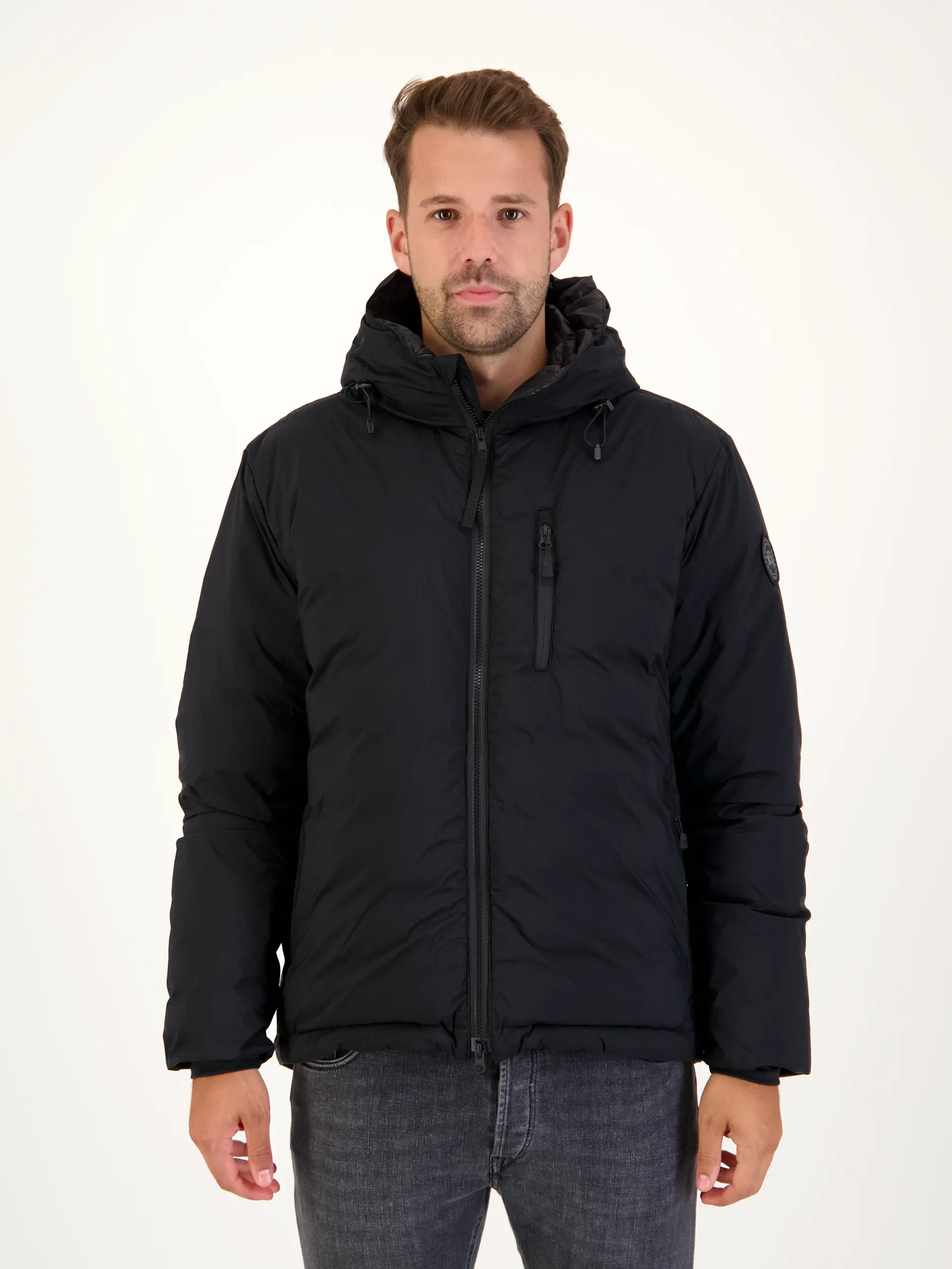 Daunenjacke 'Lodgehoody' - Artikel Vorderseite getragen von einem Modell - Farbe: Schwarz