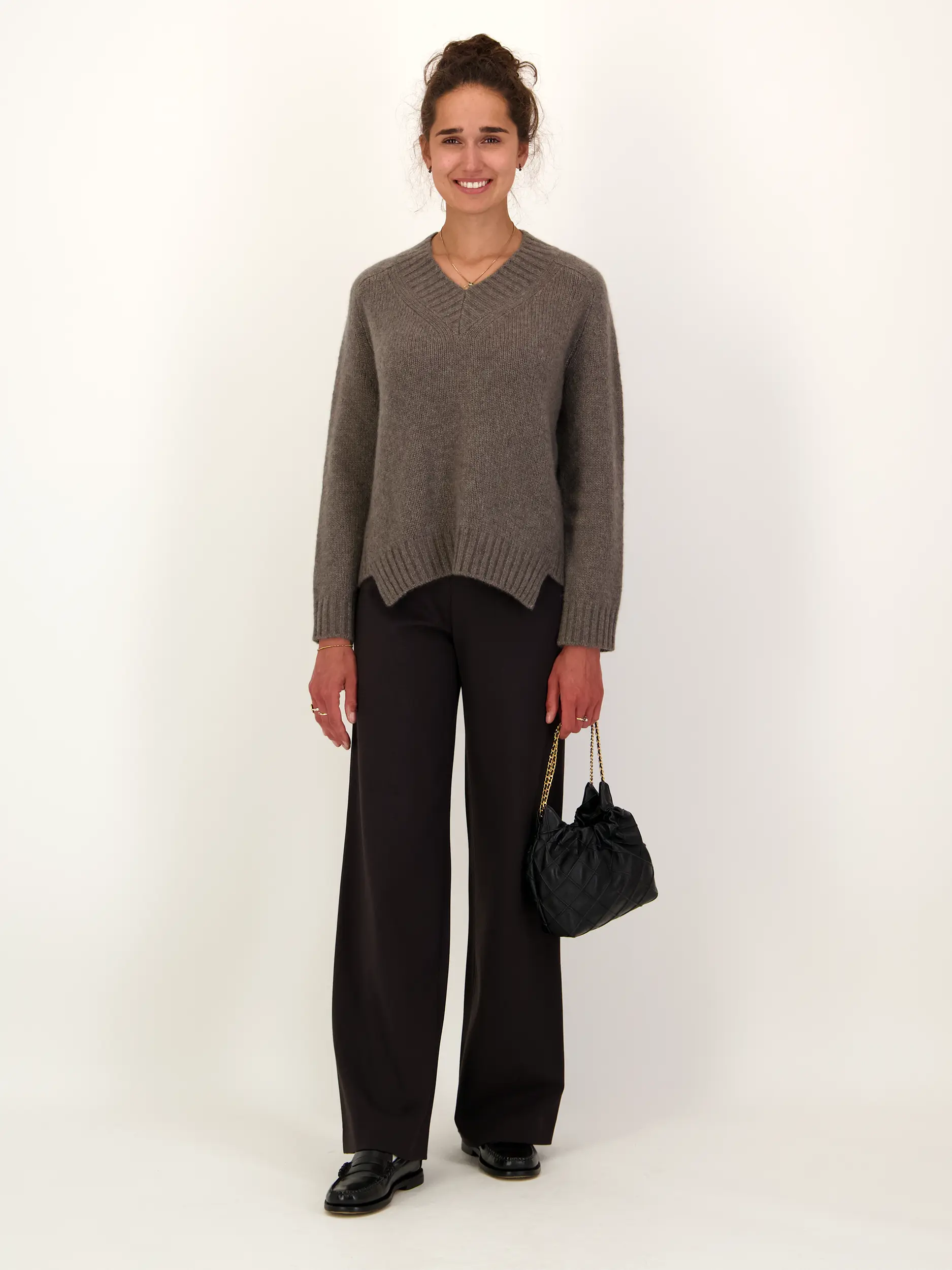 Hose 'Kimberly'  - Artikel Teil eines Outfits getragen von einem Modell - Farbe: Braun