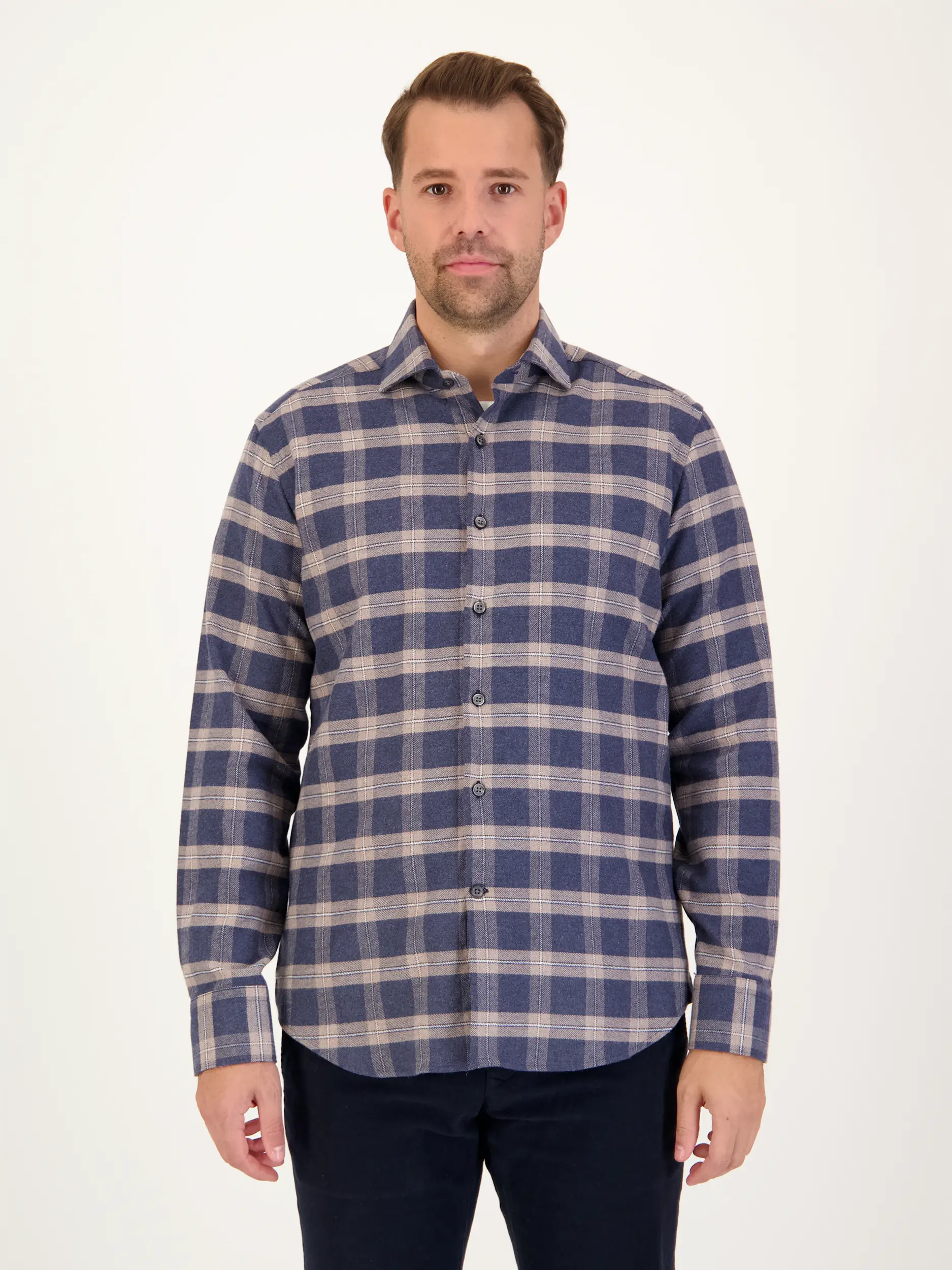 Flanellhemd mit Haifischkragen langarm - Artikel Vorderseite getragen von einem Modell - Farbe: Blau