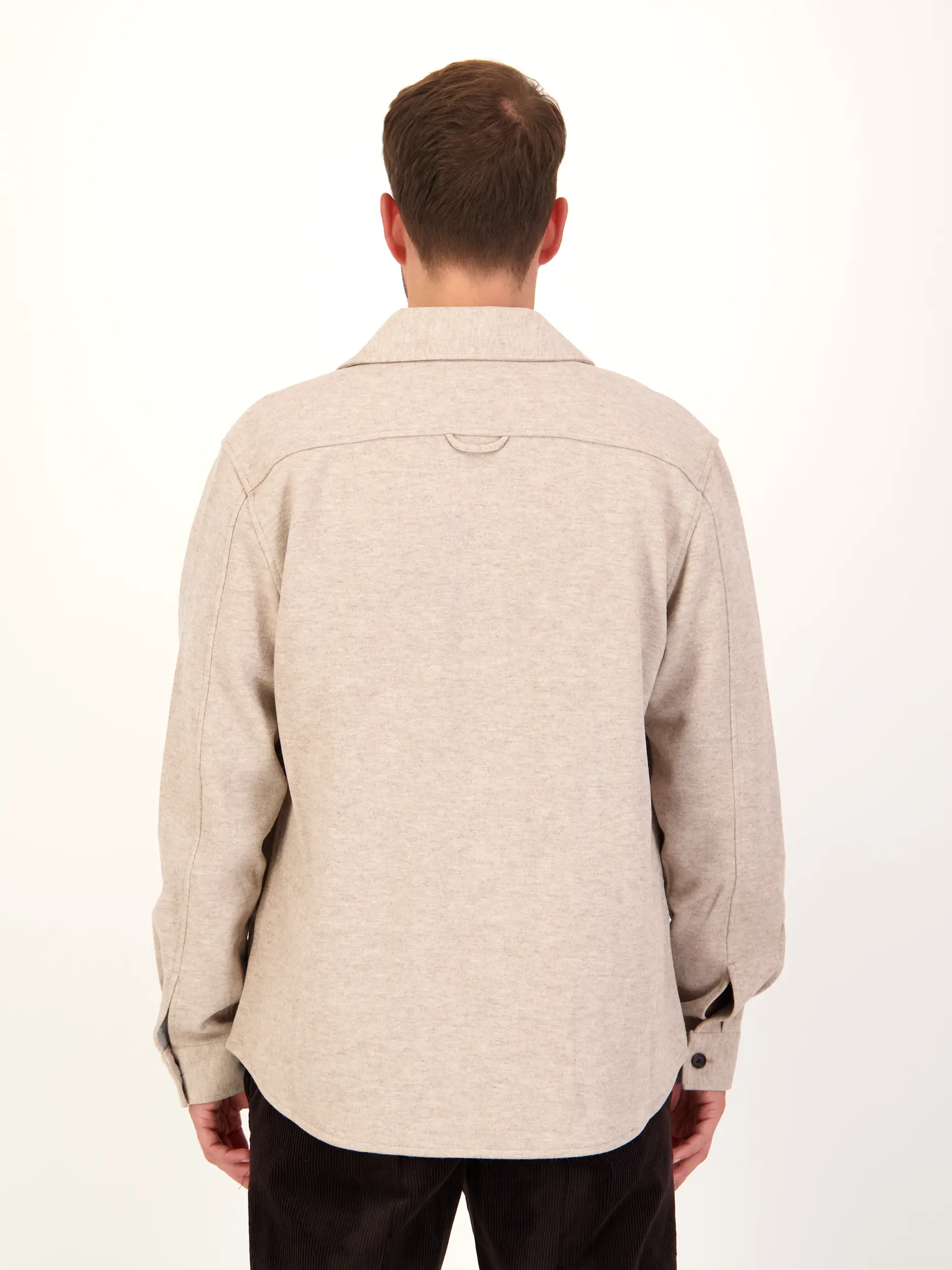 Overshirt aus Woll-Mix - Artikel Rückseite getragen von einem Modell - Farbe: Braun