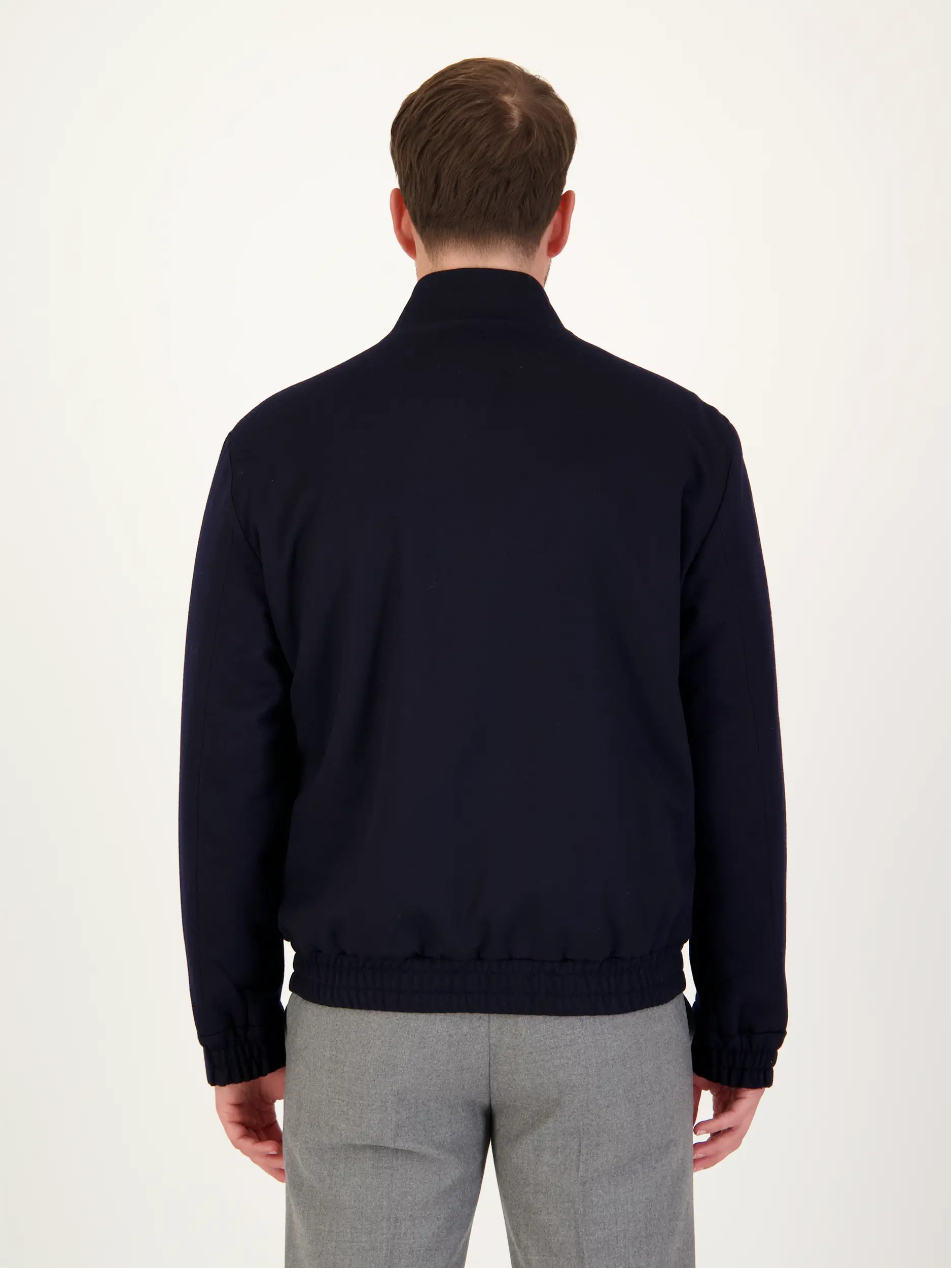 Wolljacke 'Dino' - Artikel Rückseite getragen von einem Modell - Farbe: Blau