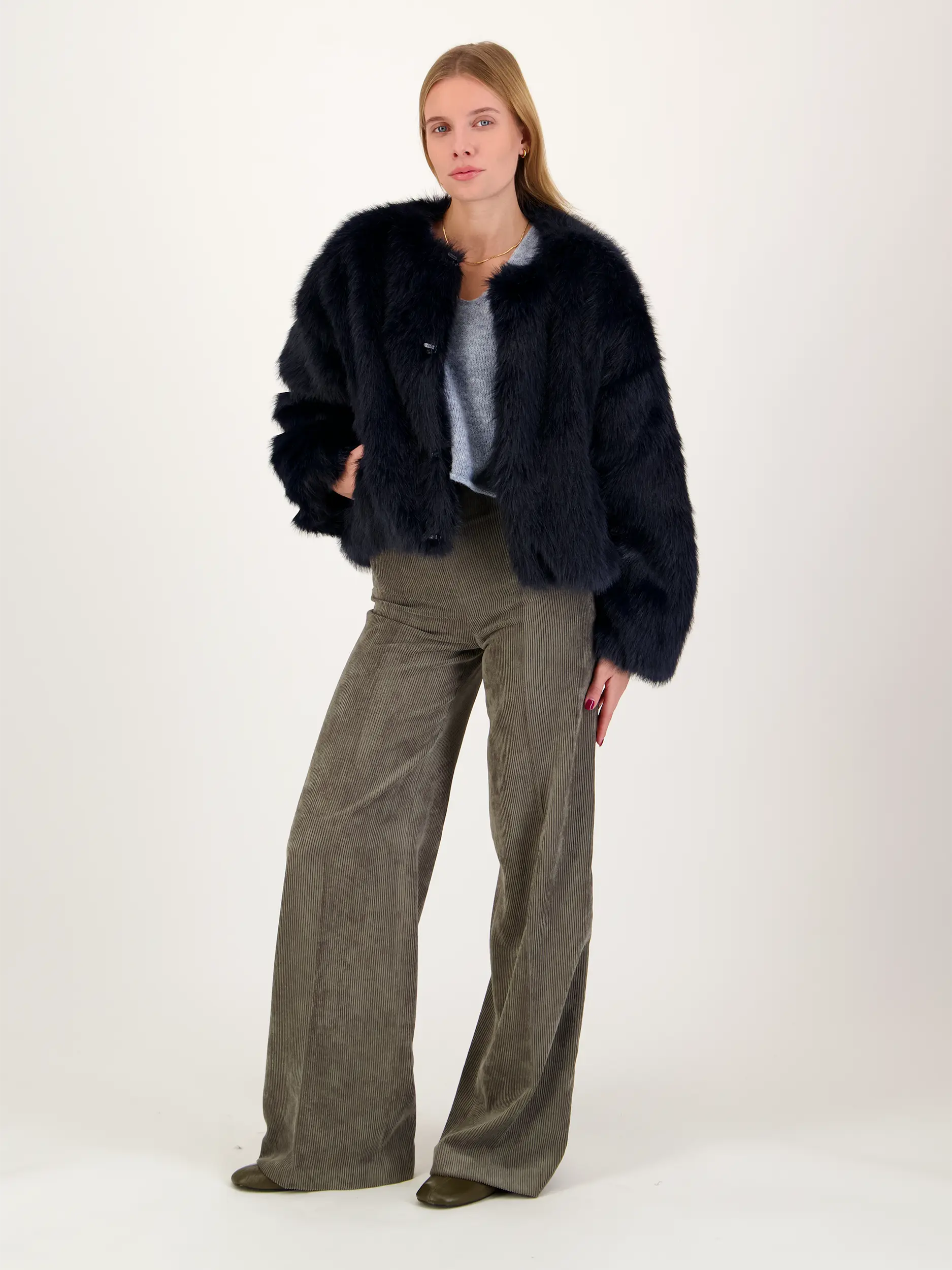 Jacke 'Kilchurn' - Artikel Teil eines Outfits getragen von einem Modell - Farbe: Blau