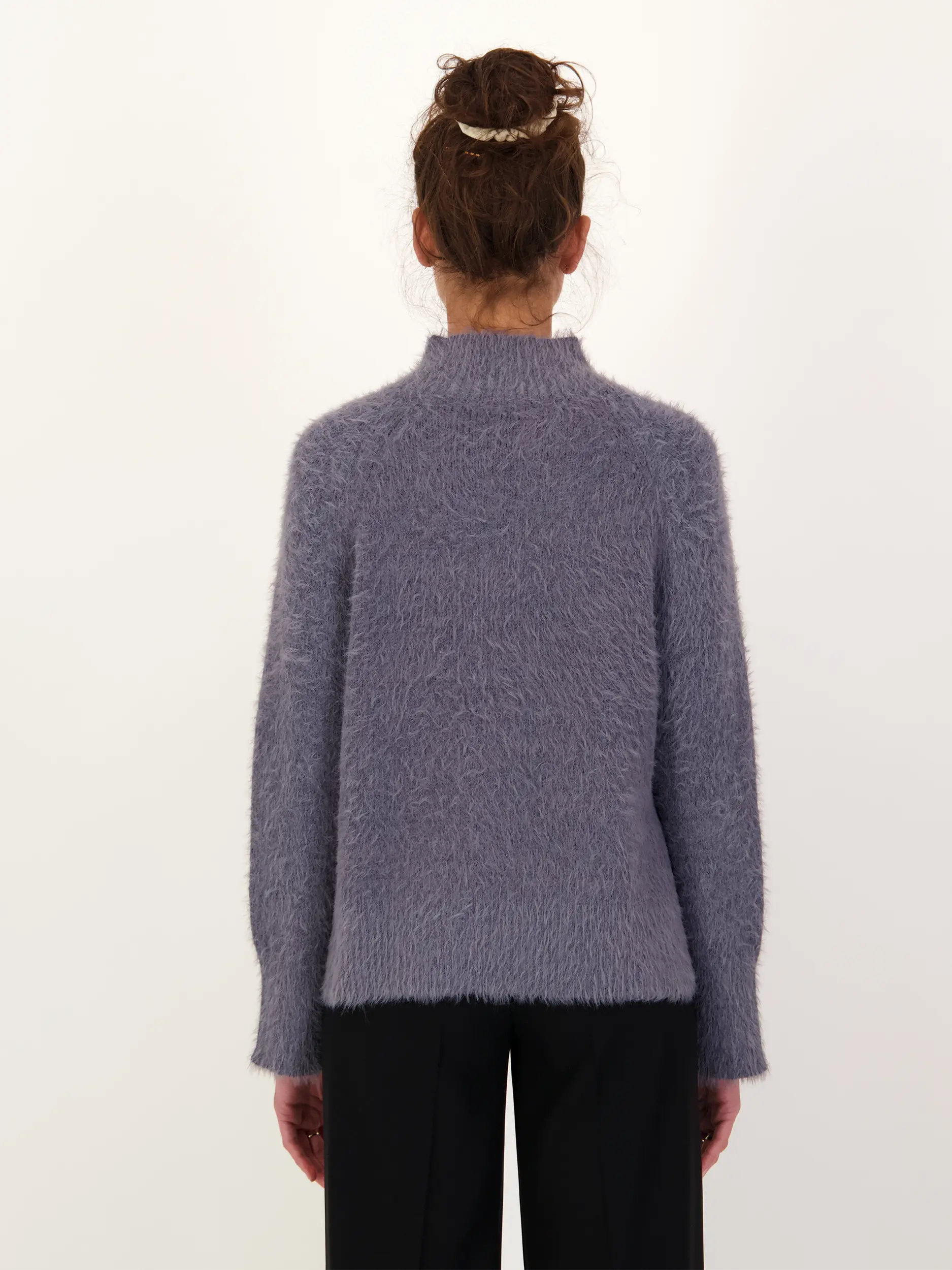 Pullover aus Wolle langarm - Artikel Rückseite getragen von einem Modell - Farbe: Grau