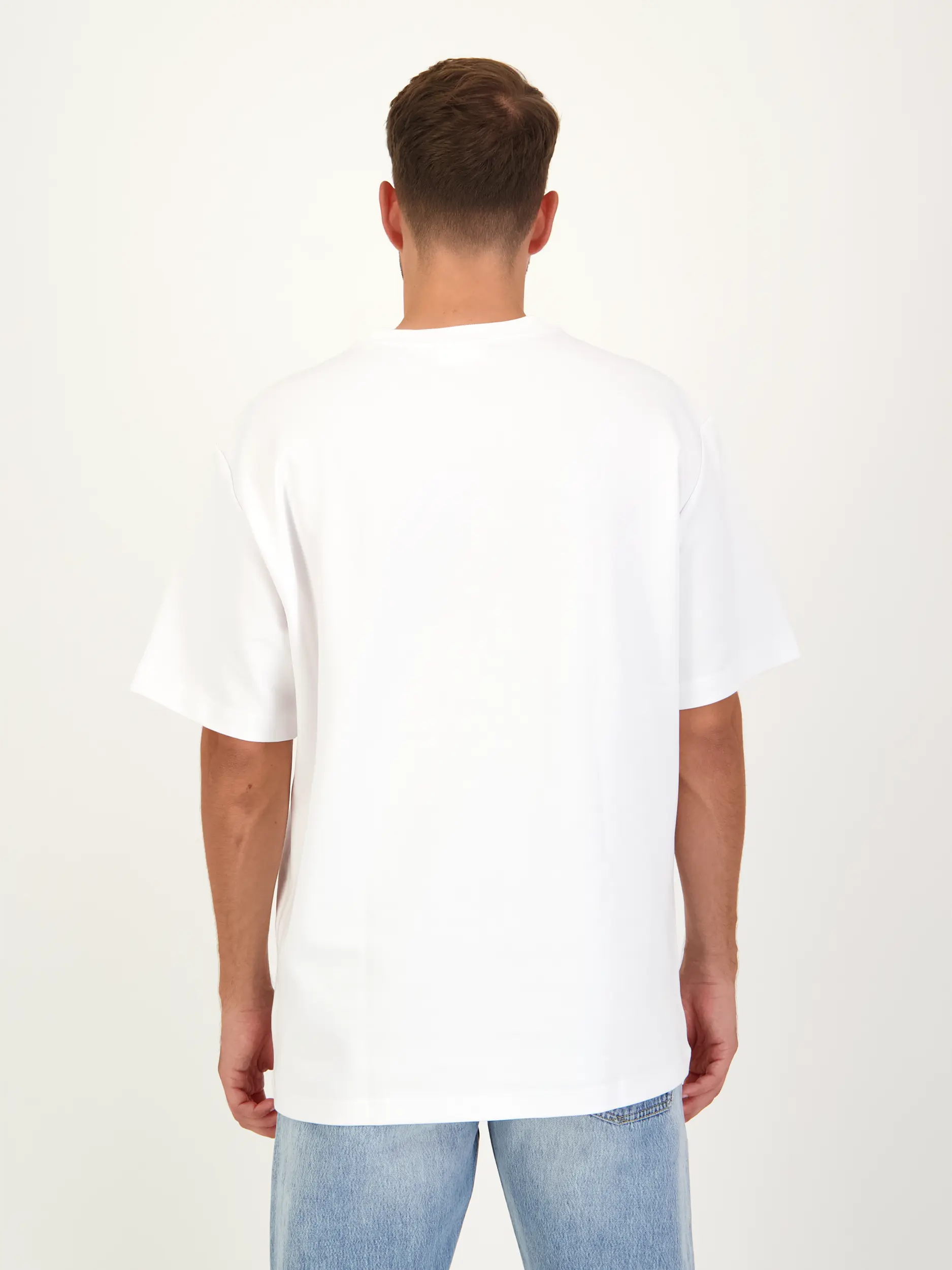 T-Shirt 'Nat' - Artikel Rückseite getragen von einem Modell - Farbe: Weiß