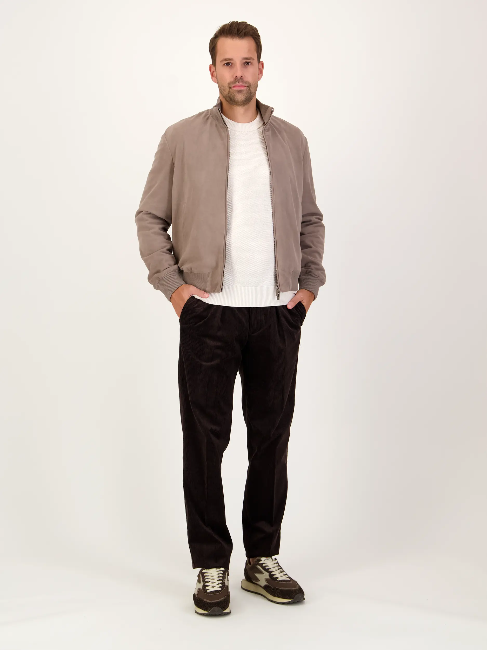 Pullover aus Wolle langarm - Artikel Teil eines Outfits getragen von einem Modell - Farbe: Creme