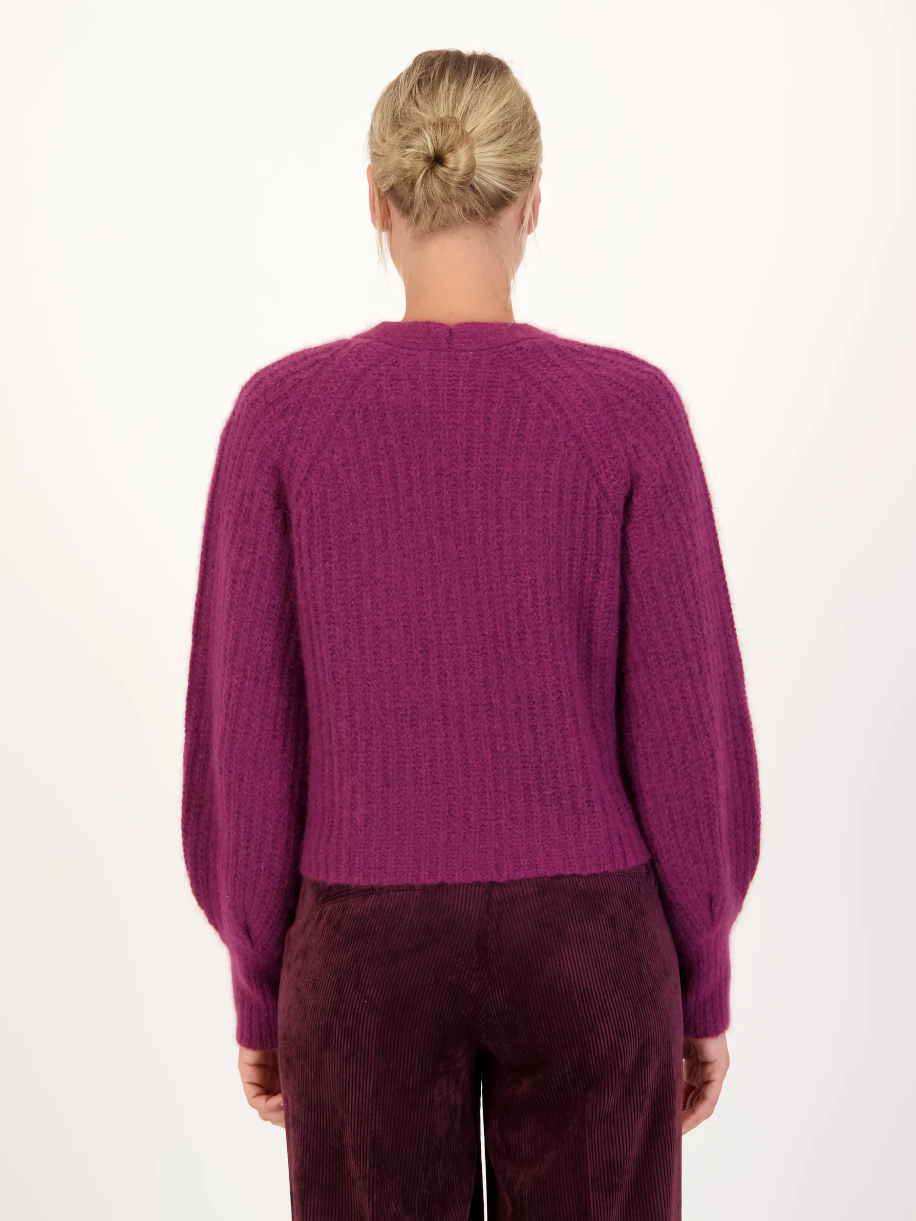 Strickjacke aus Kaschmir - Artikel Rückseite getragen von einem Modell - Farbe: Rot