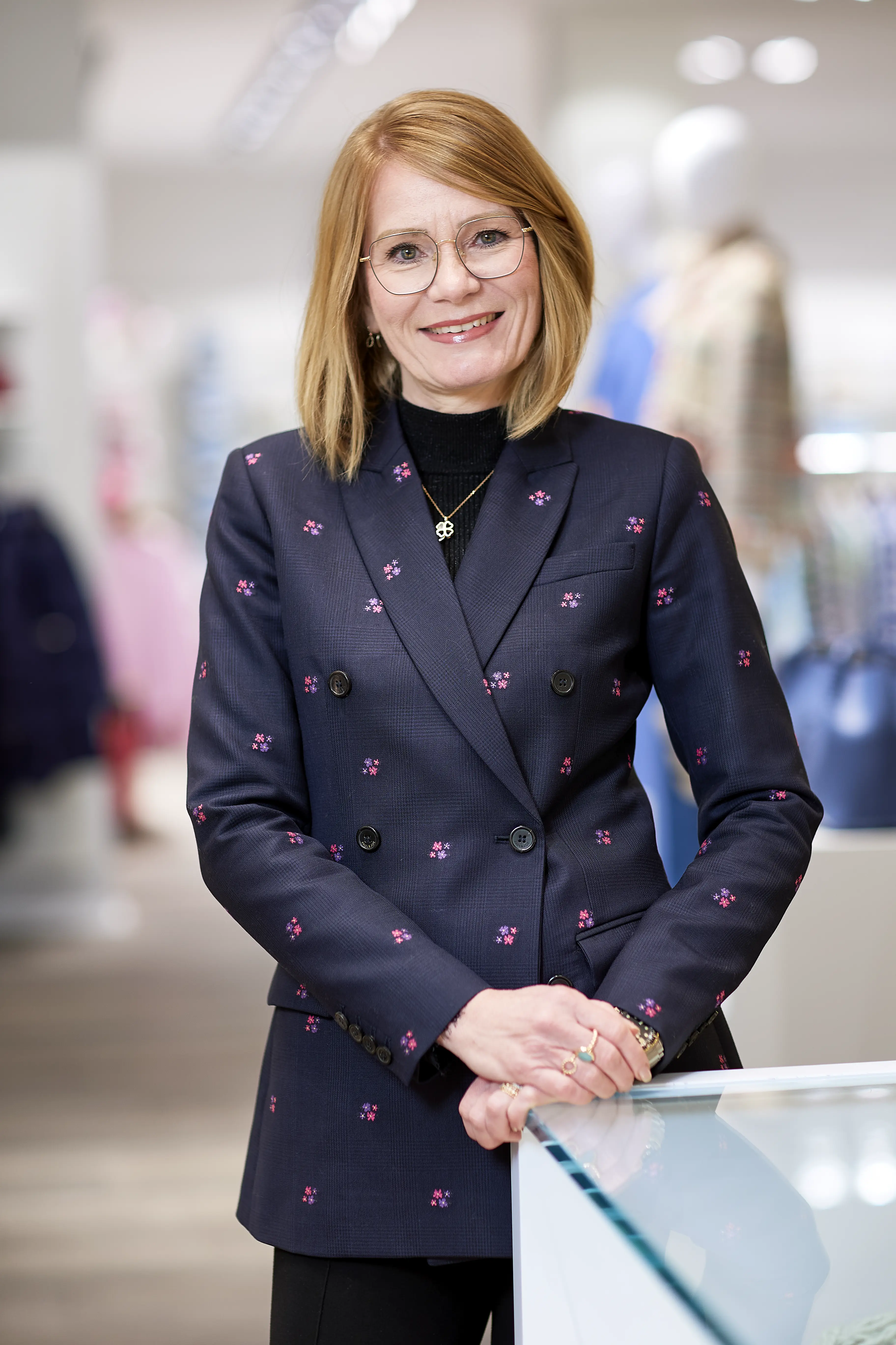 Hier Ansprechpartnerin Simone Decker anzeigen lassen