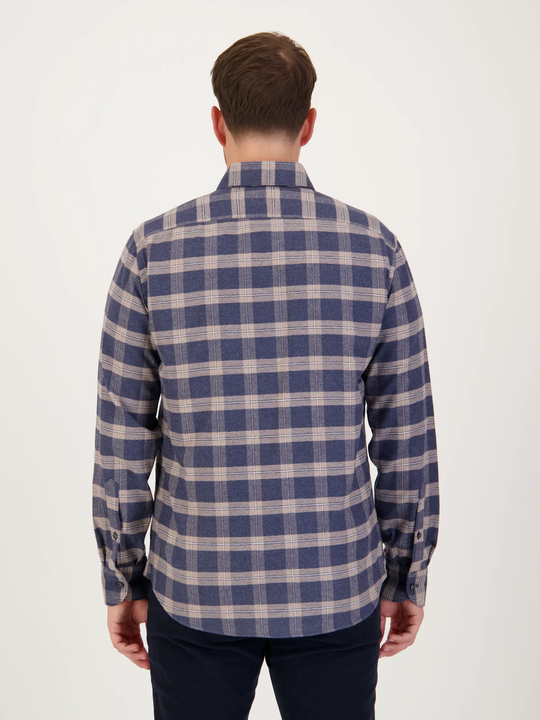 Flanellhemd mit Haifischkragen langarm - Artikel Rückseite getragen von einem Modell - Farbe: Blau