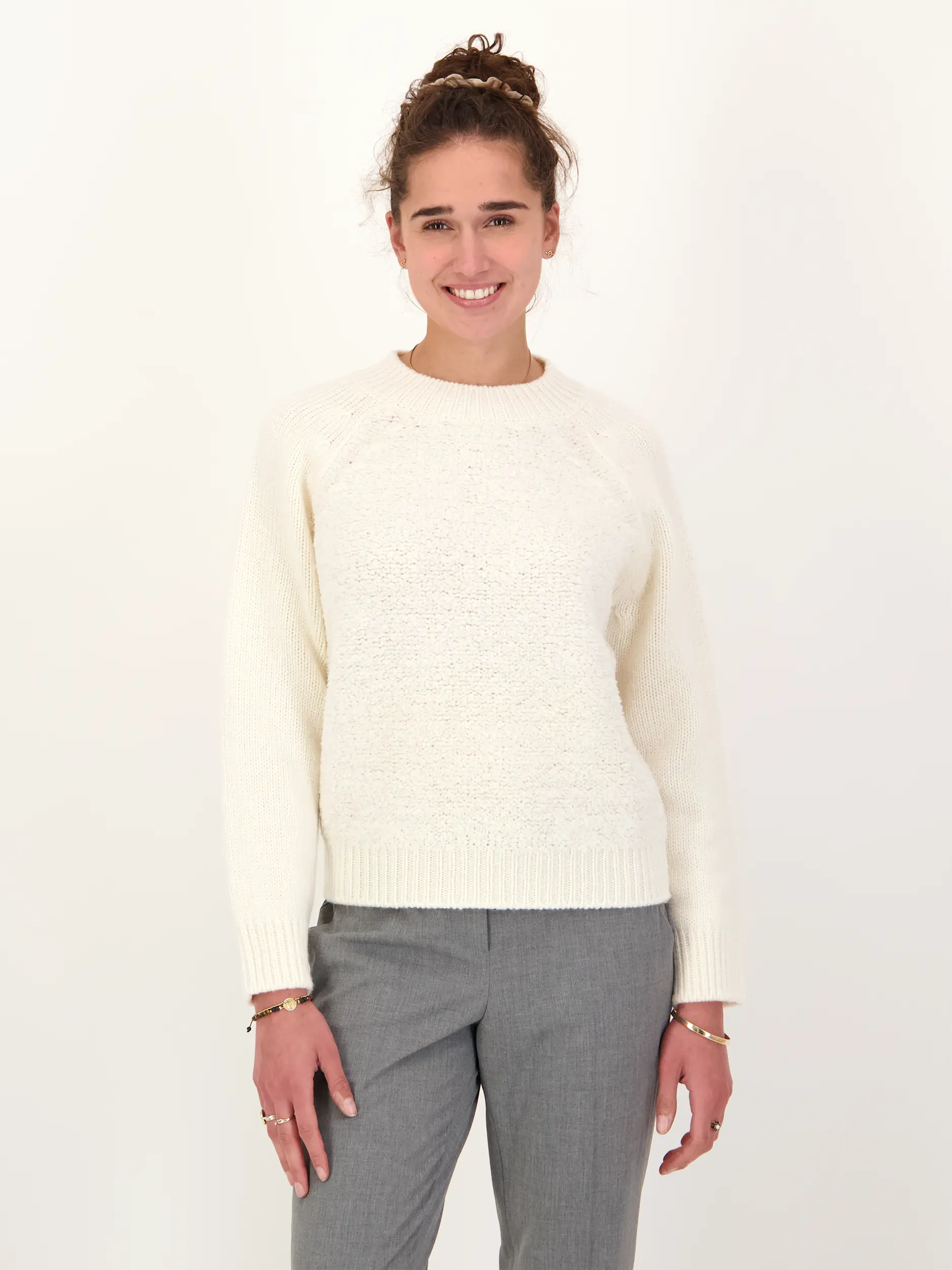 Pullover aus Wolle langarm - Artikel Vorderseite getragen von einem Modell - Farbe: Creme