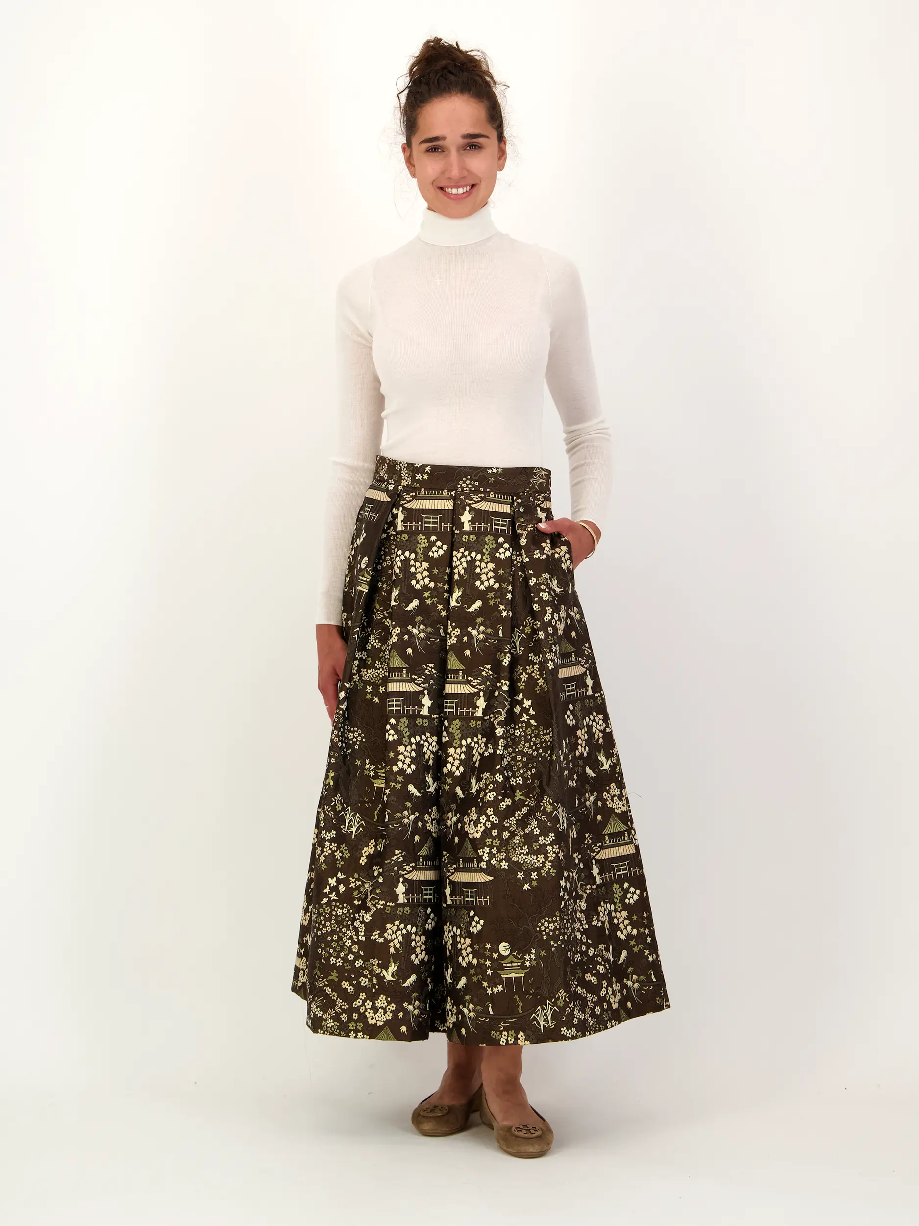 Maxirock 'Luna Asia' - Artikel Teil eines Outfits getragen von einem Modell