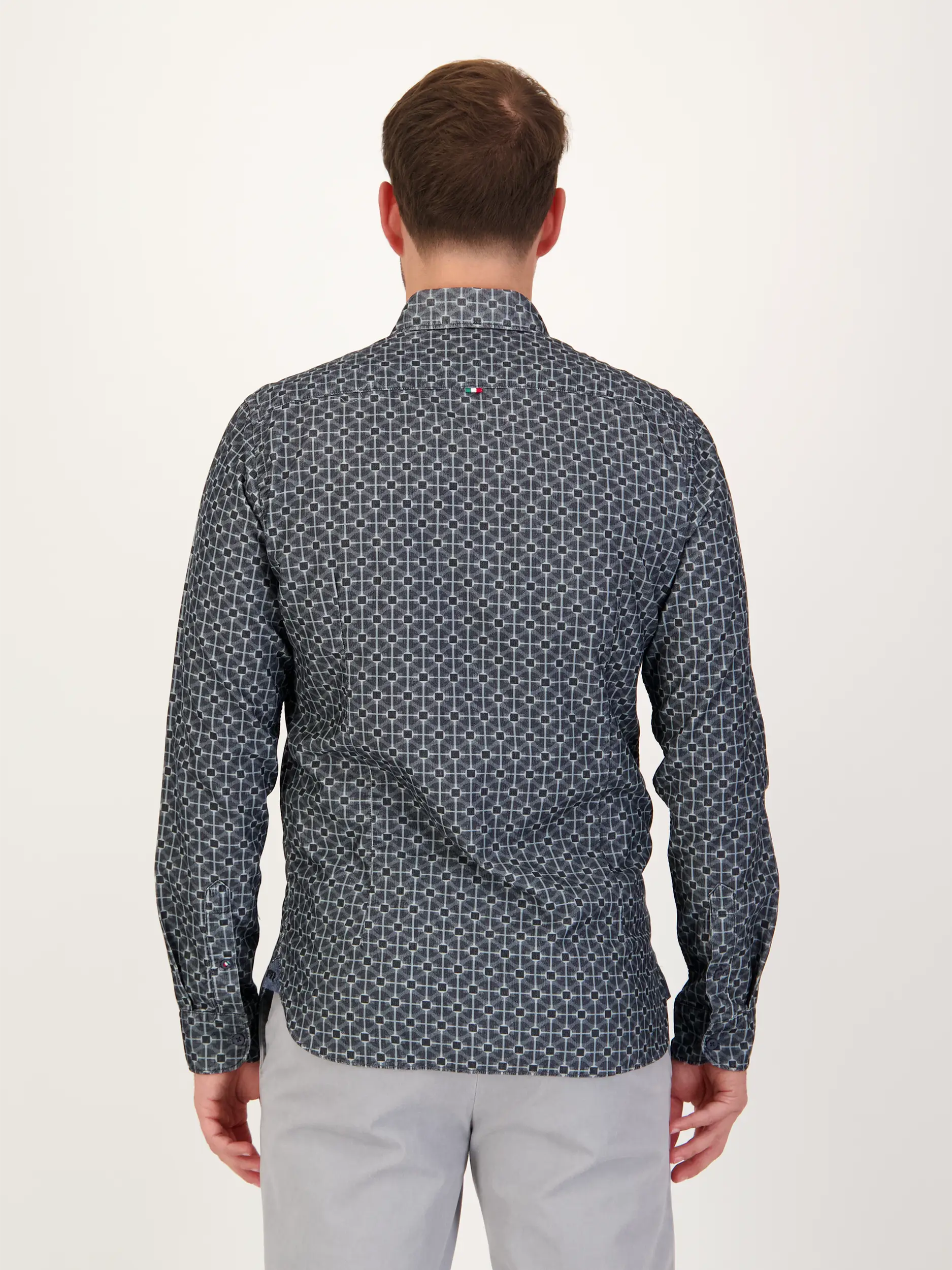 Hemd mit Button-Down-Kragen langarm - Artikel Rückseite getragen von einem Modell - Farbe: Blau