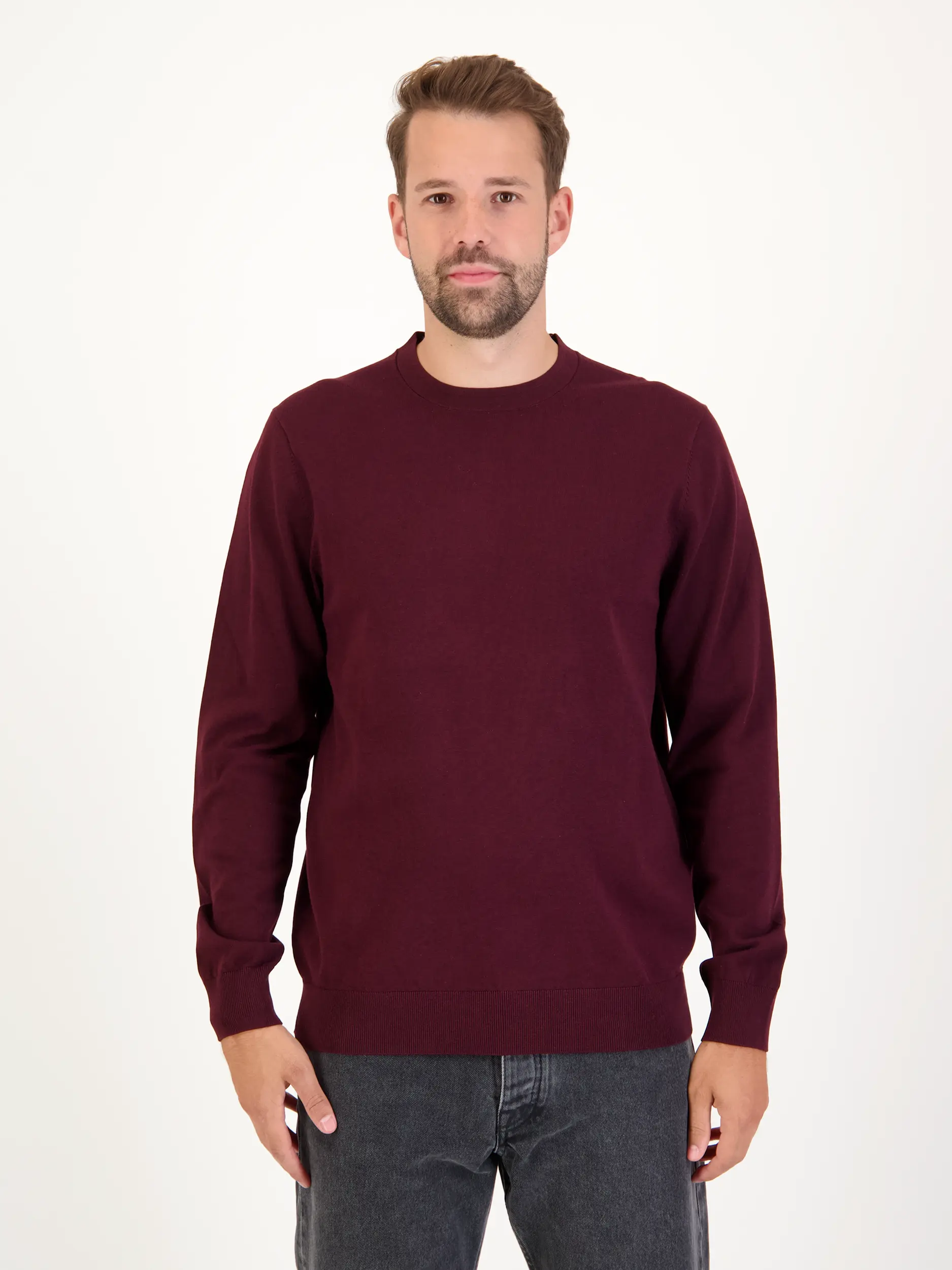 Pullover - Artikel Vorderseite getragen von einem Modell - Farbe: Rot