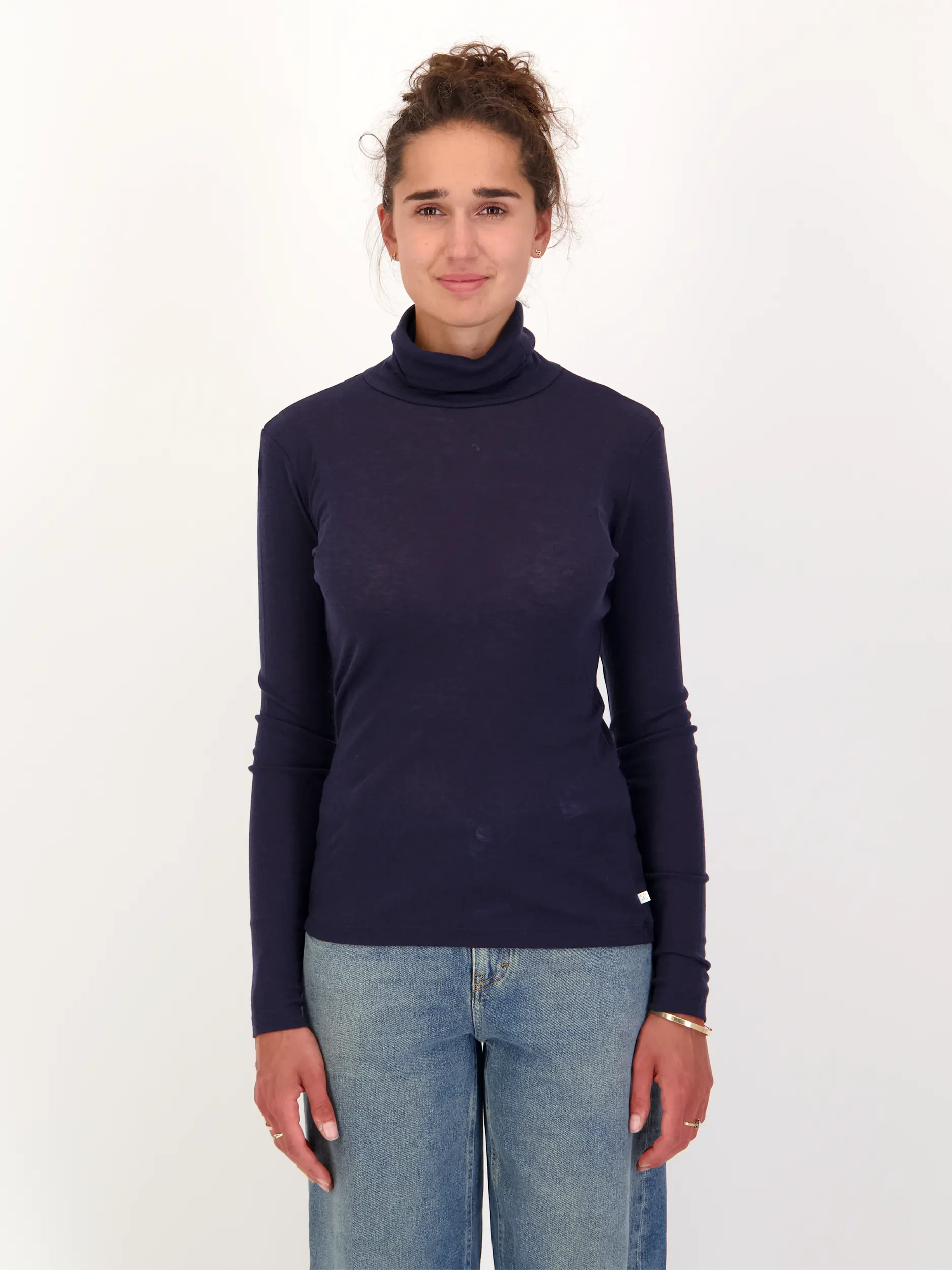 Langarmshirt - Artikel Vorderseite getragen von einem Modell - Farbe: Blau