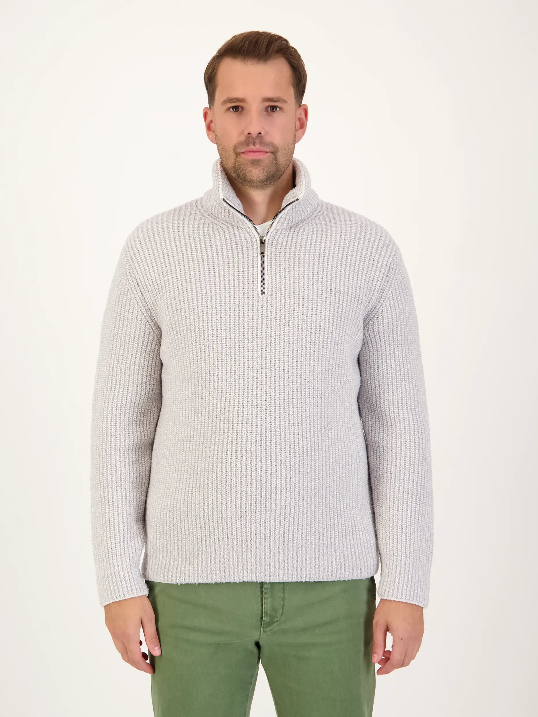 Pullover mit Troyerkragen aus Woll-Mix langarm - Artikel Vorderseite getragen von einem Modell - Farbe: Grau