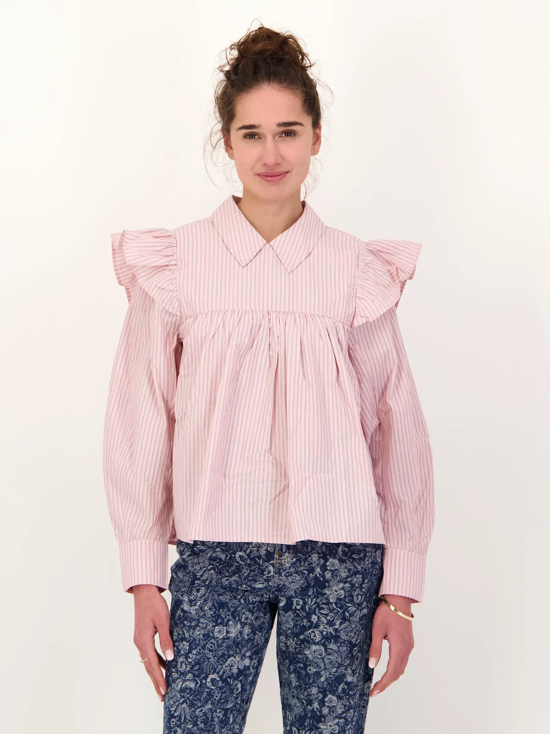 Gestreifte Bluse  - Artikel Vorderseite getragen von einem Modell - Farbe: Rosa&Pink