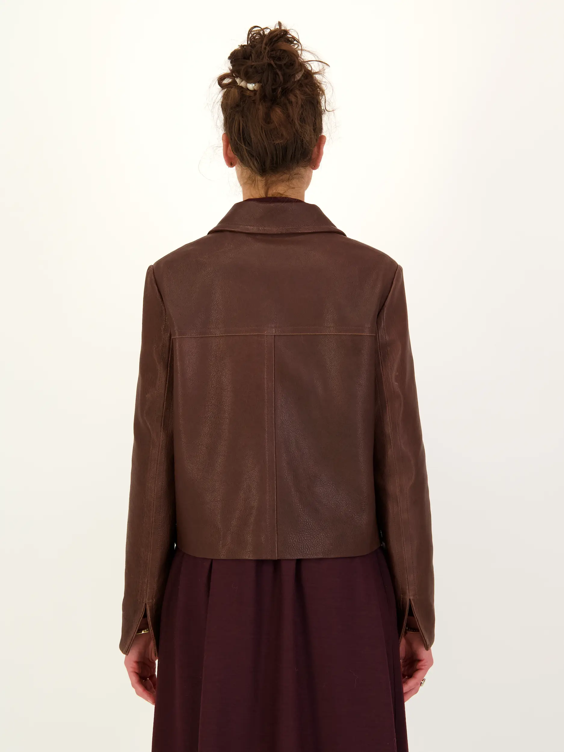 Lederjacke - Artikel Rückseite getragen von einem Modell - Farbe: Braun