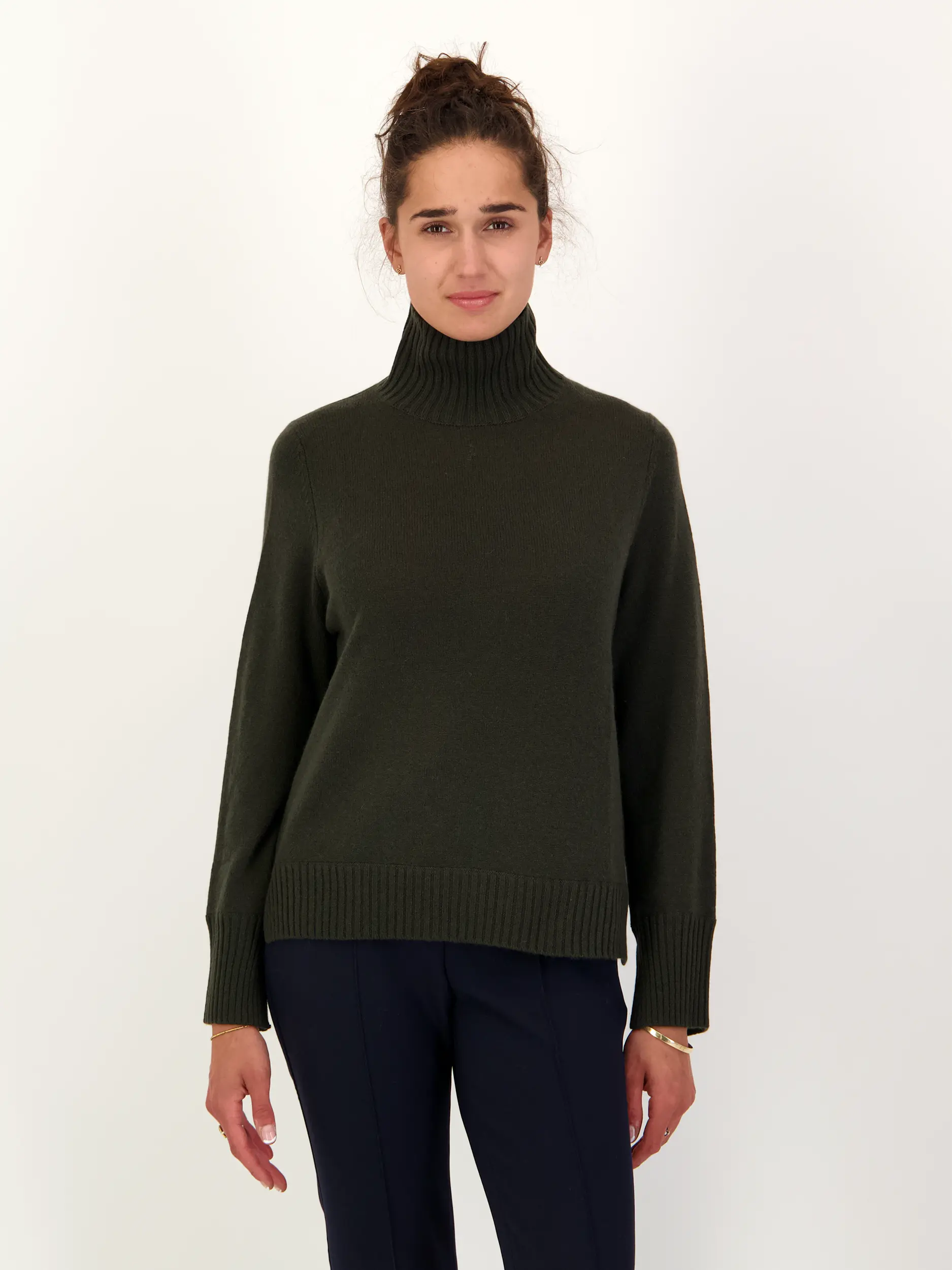 Pullover aus Kaschmir langarm - Artikel Vorderseite getragen von einem Modell - Farbe: Grün