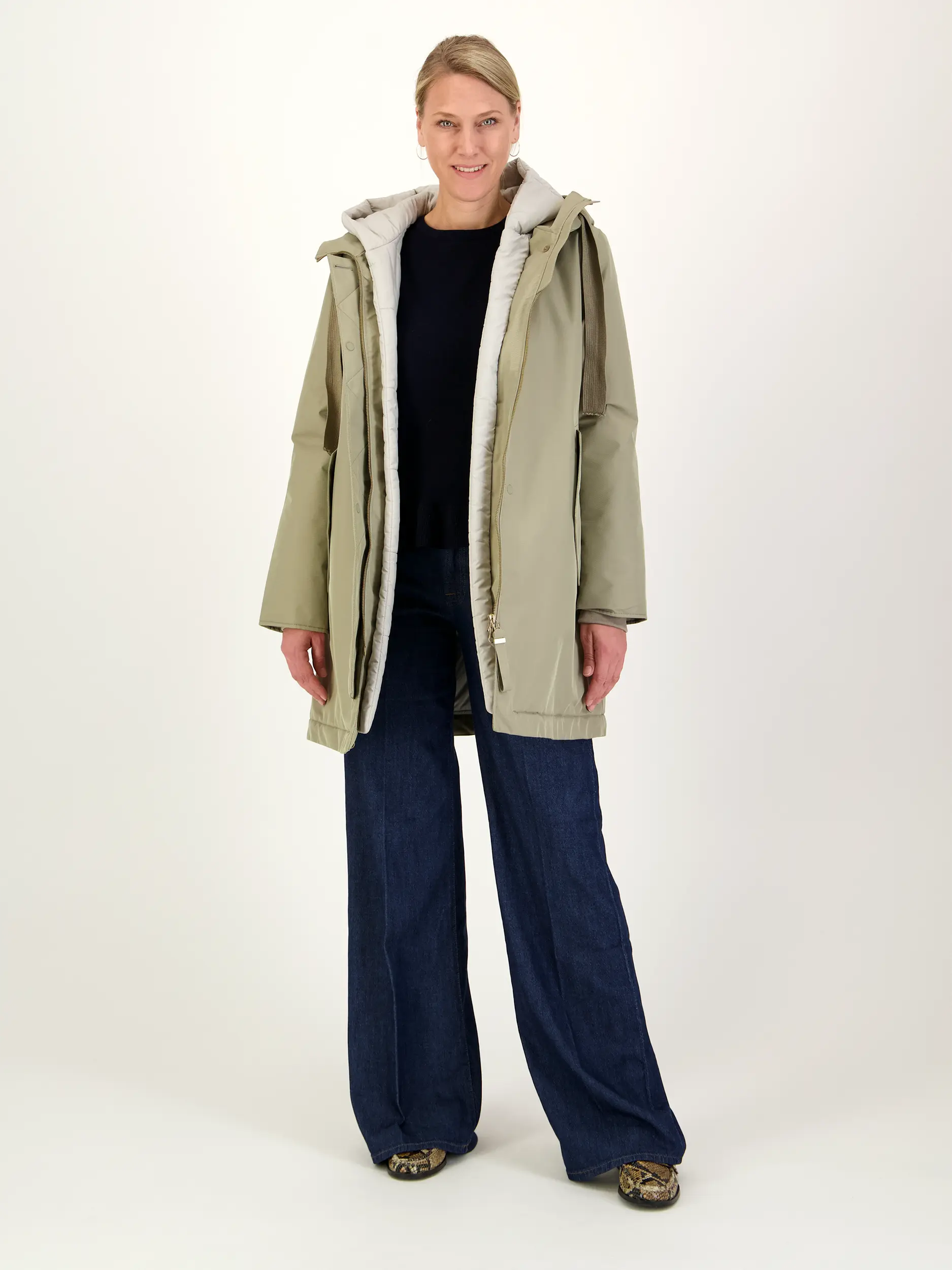 Jacke 'Ivy' - Artikel Teil eines Outfits getragen von einem Modell - Farbe: Grün