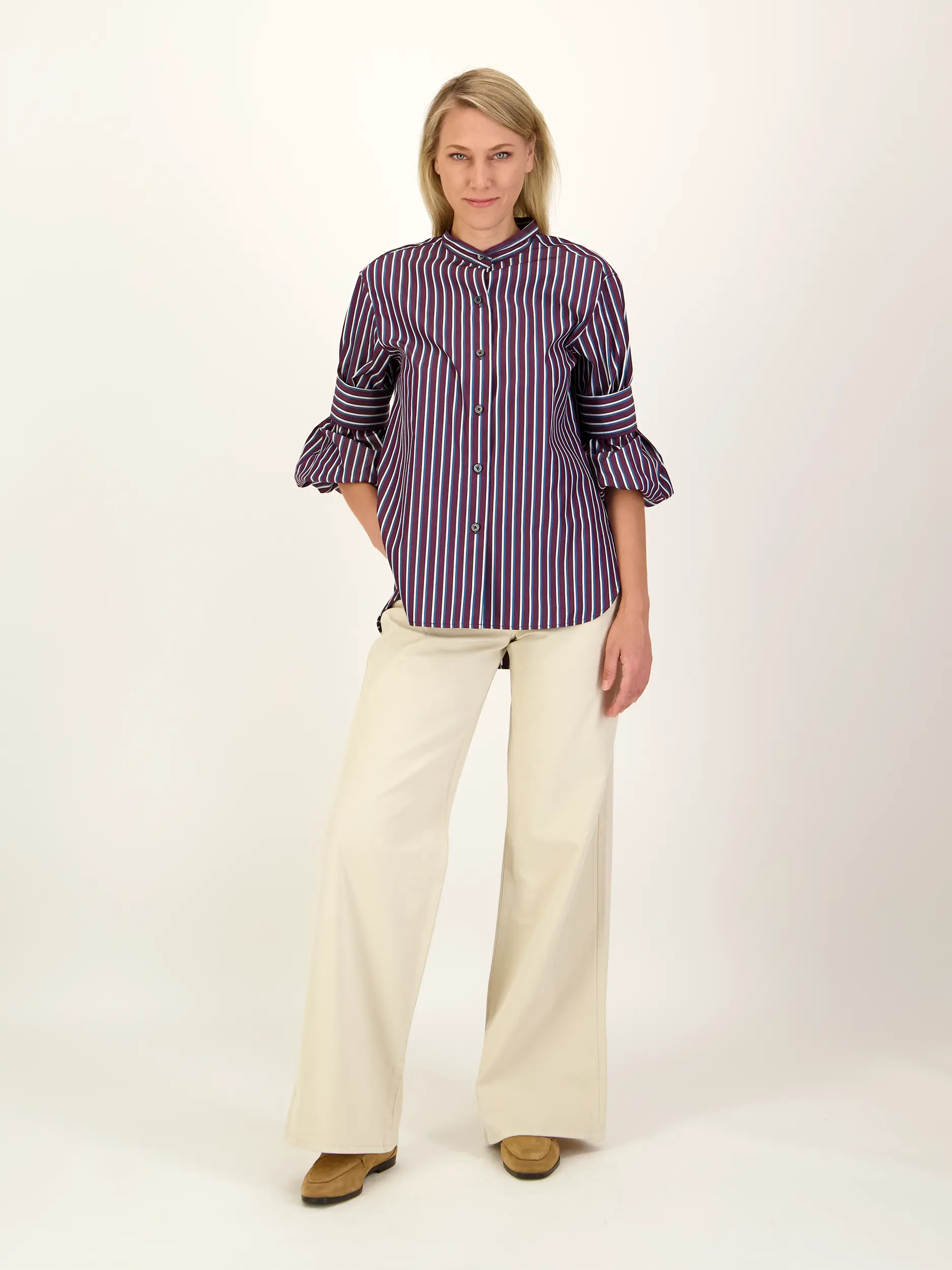 Gestreifte Baumwollbluse 3/4-Arm - Artikel Teil eines Outfits getragen von einem Modell
