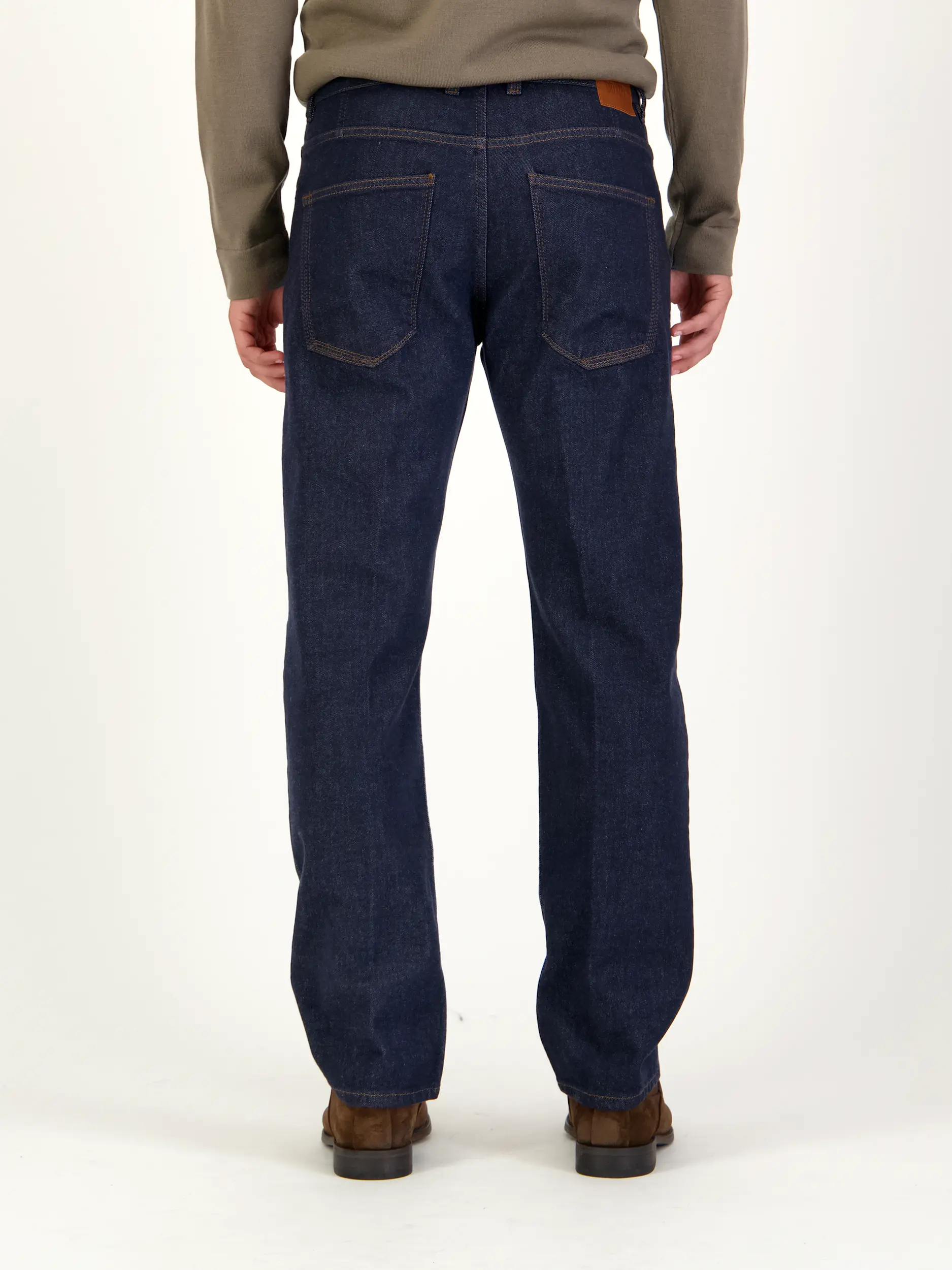 Mid Rise Straight Fit Jeans 'Hight' - Artikel Rückseite getragen von einem Modell - Farbe: Blau