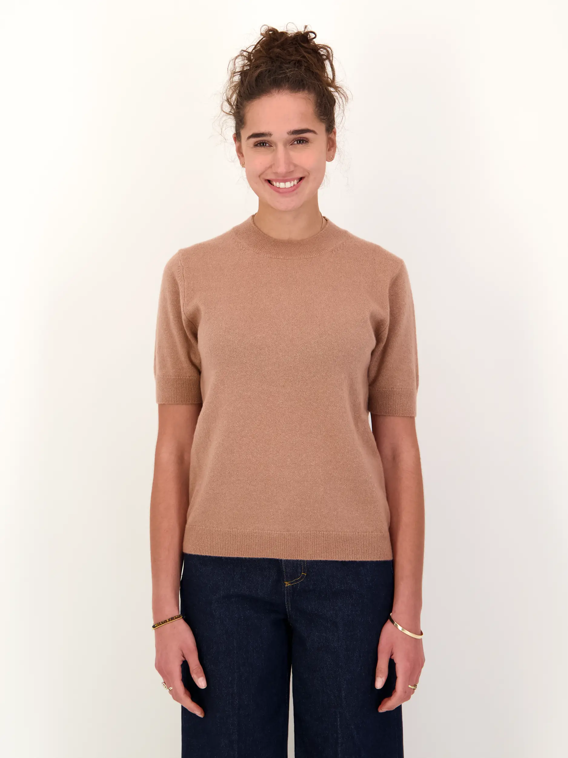 Pullover 'Sandra' aus Kaschmir-Mix kurzarm - Artikel Vorderseite getragen von einem Modell - Farbe: Rot