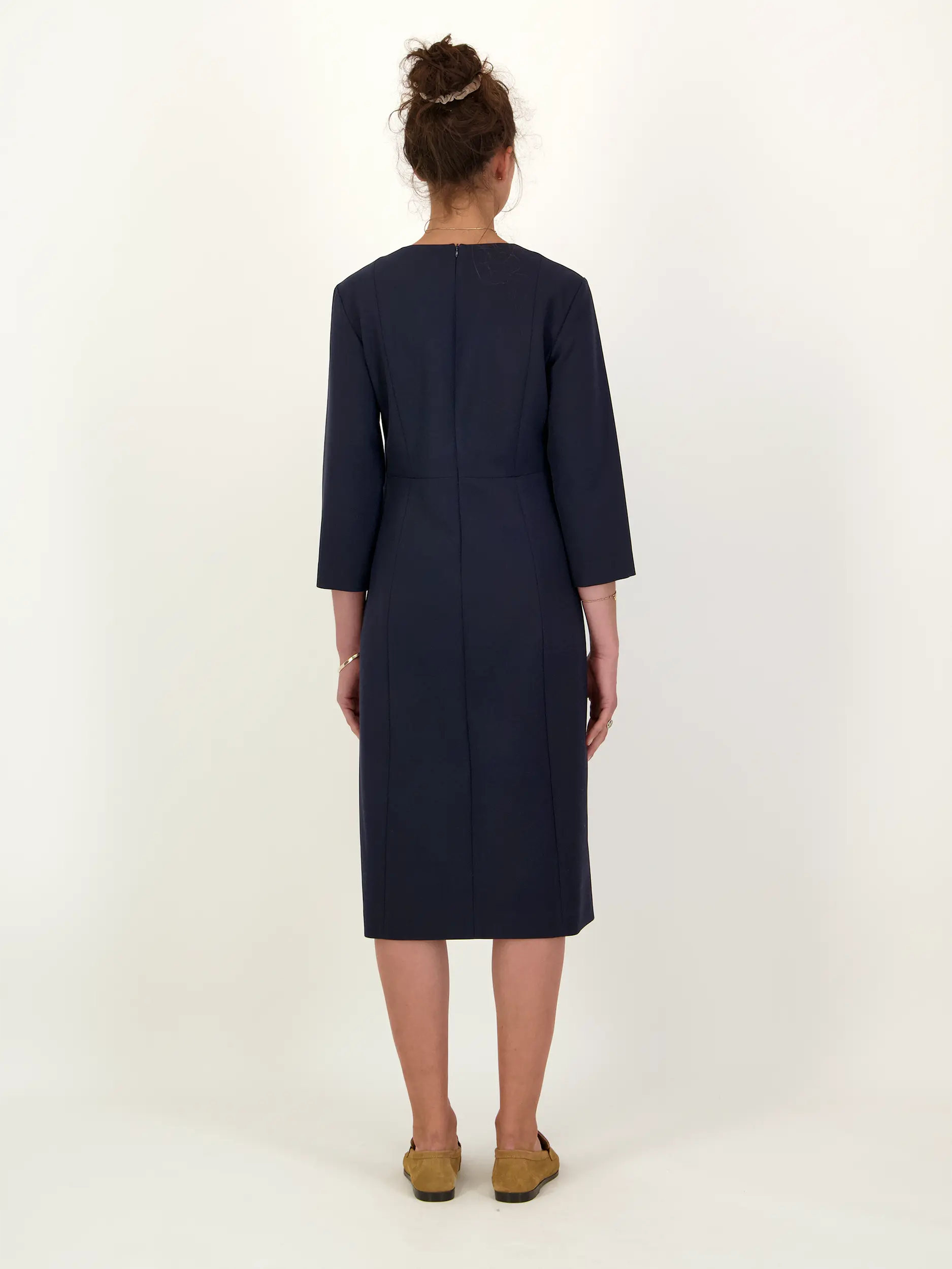 Midikleid langarm - Artikel Rückseite getragen von einem Modell - Farbe: Blau
