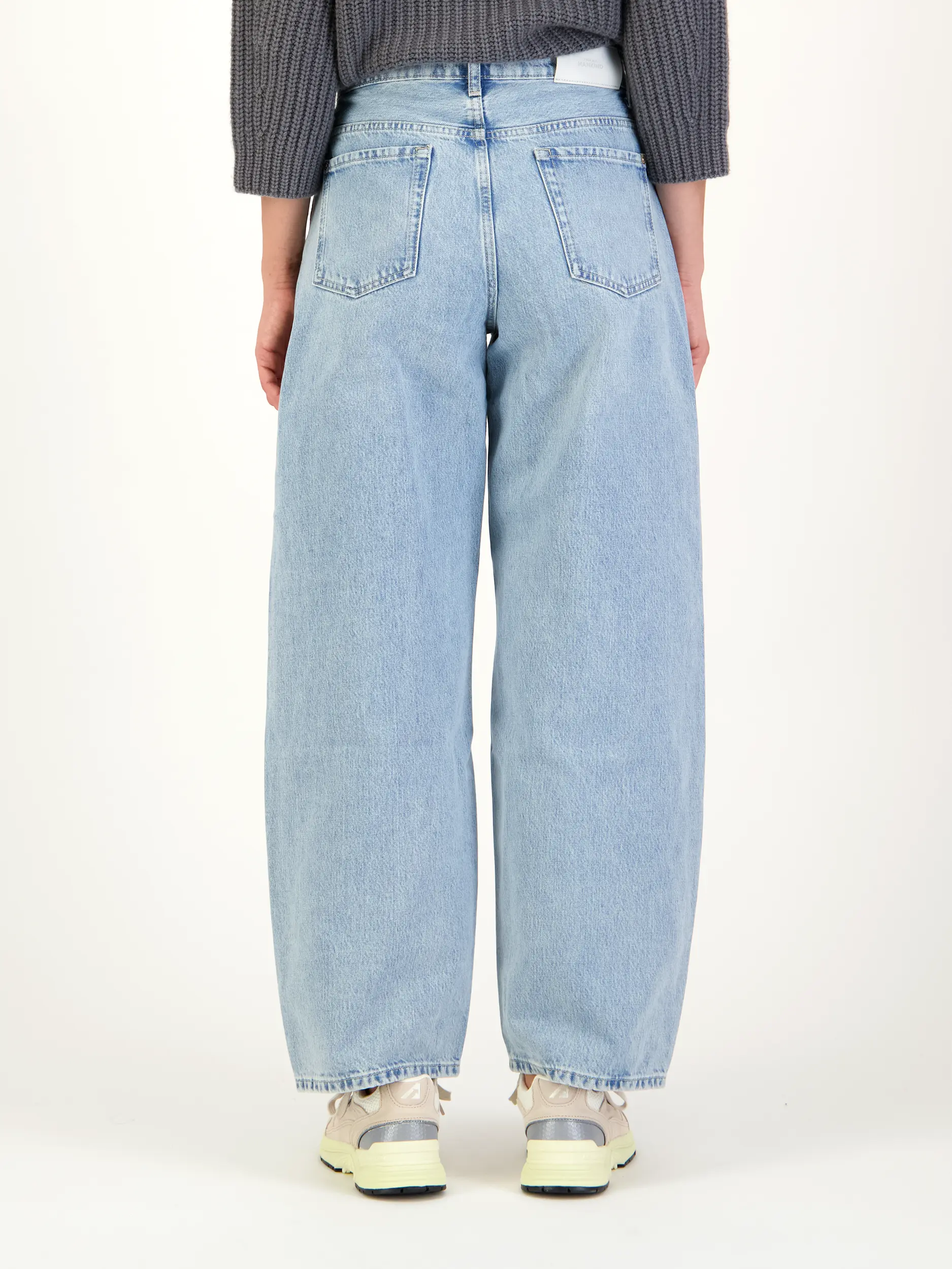 High Rise Barrel Jeans 'Bonnie' - Artikel Rückseite getragen von einem Modell