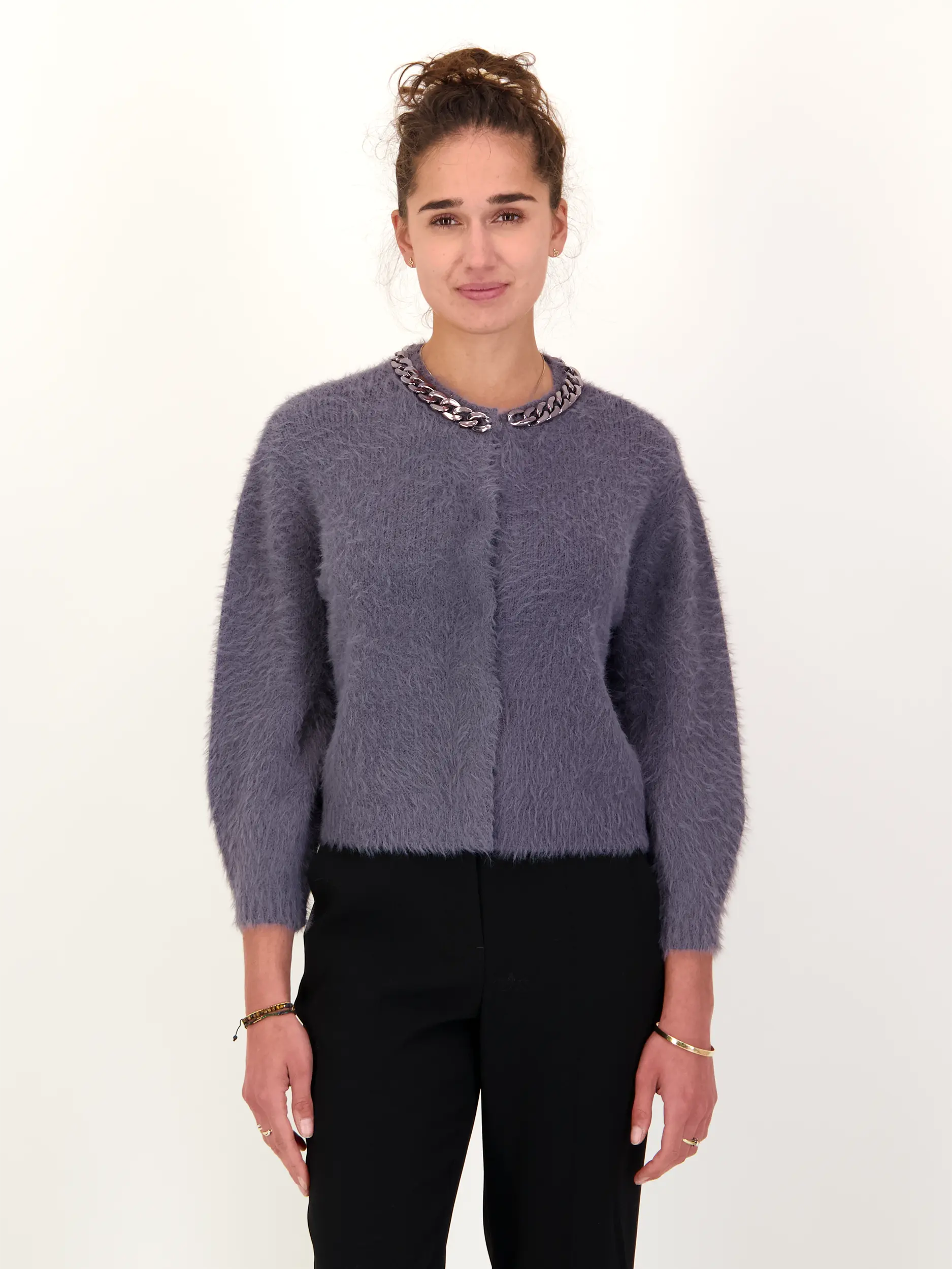 Strickjacke aus Wolle - Artikel Vorderseite getragen von einem Modell - Farbe: Grau