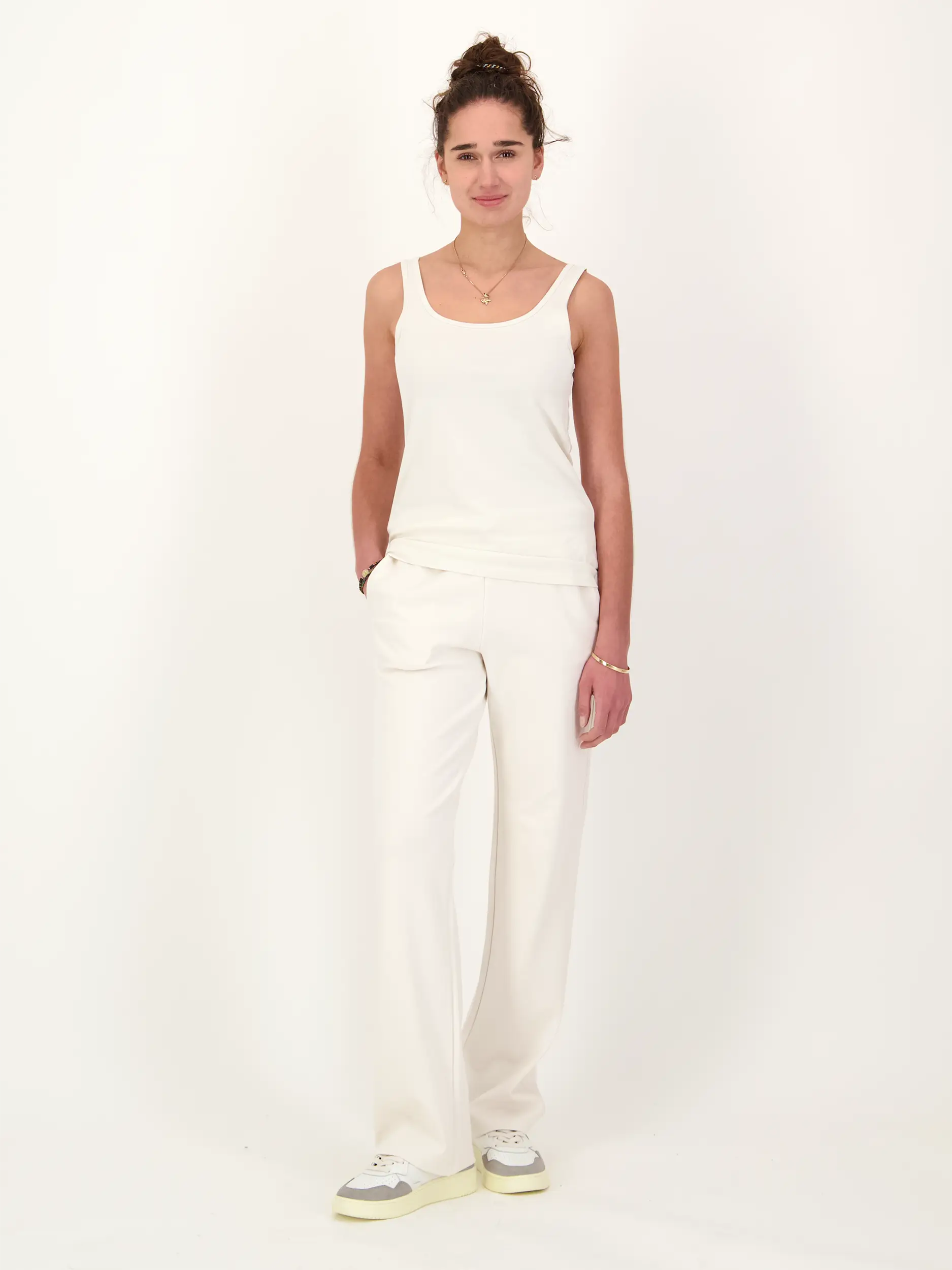 Top 'Mascha'  - Artikel Teil eines Outfits getragen von einem Modell - Farbe: Creme