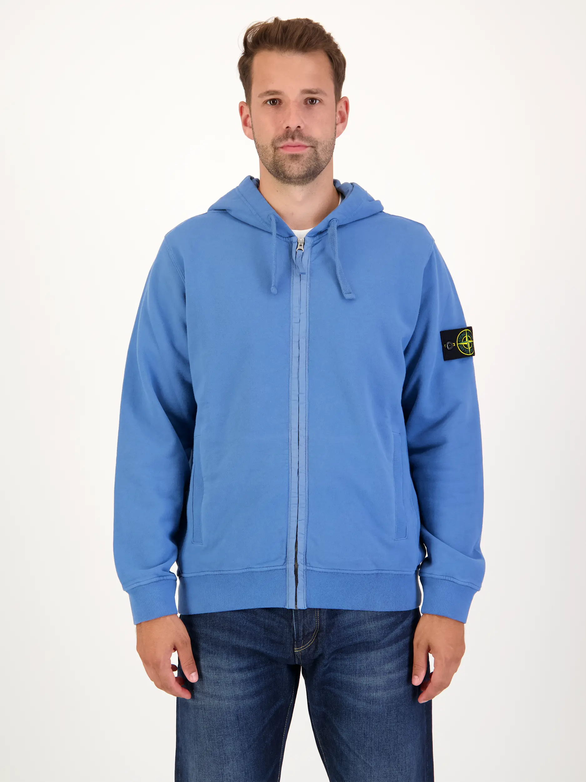 Sweatjacke - Artikel Vorderseite getragen von einem Modell - Farbe: Blau