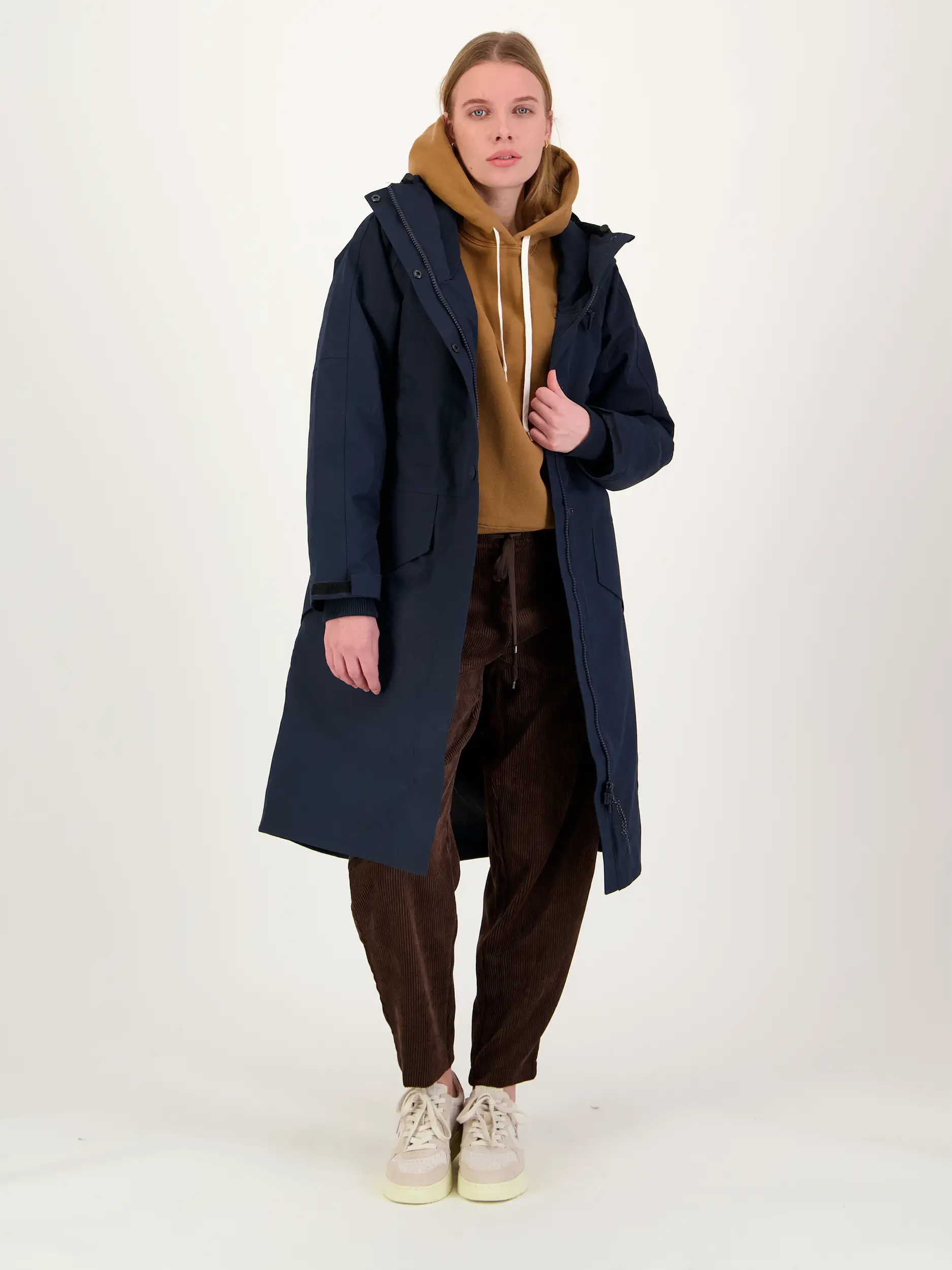 Mantel 'cold winter' - Artikel Teil eines Outfits getragen von einem Modell - Farbe: Blau