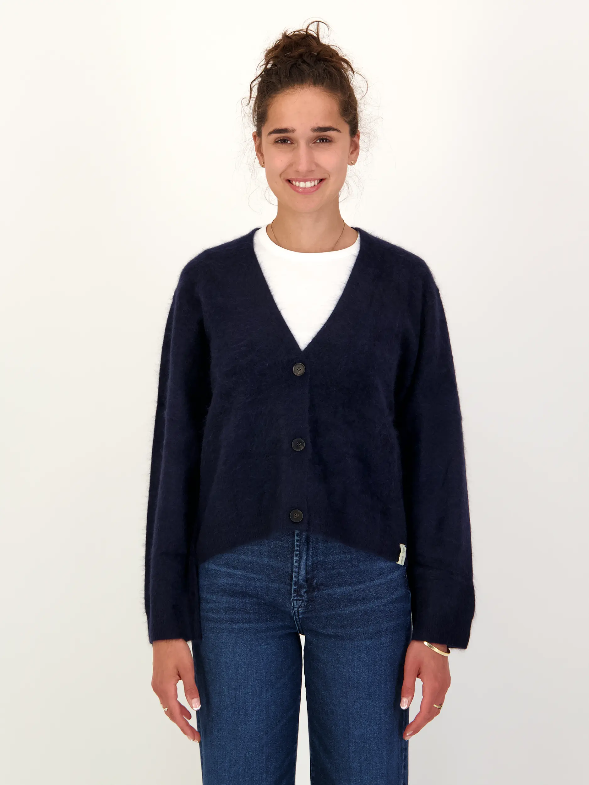 Strickjacke aus Kaschmir langarm - Artikel Vorderseite getragen von einem Modell - Farbe: Blau