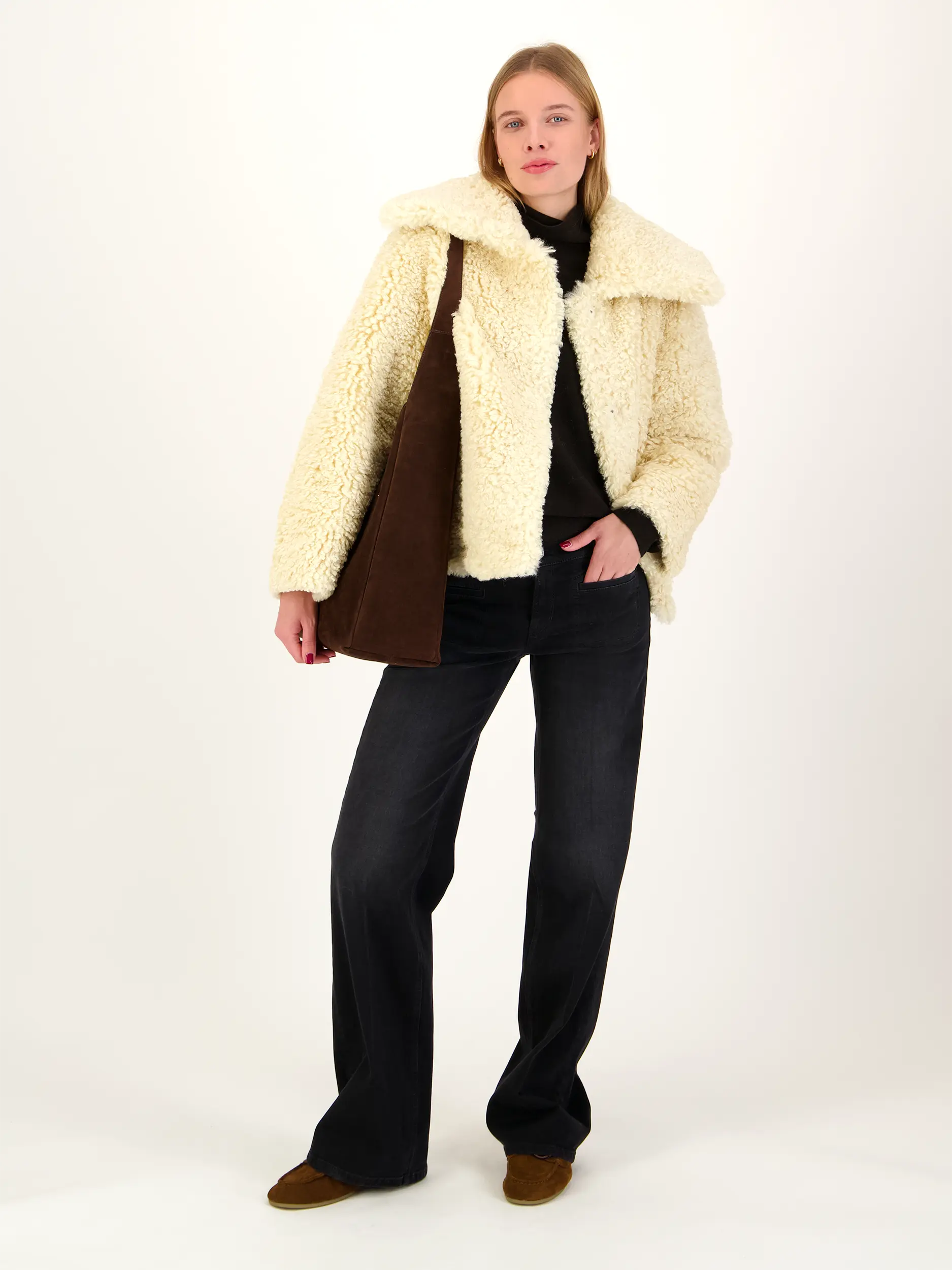 Jacke 'Collins' - Artikel Teil eines Outfits getragen von einem Modell - Farbe: Creme