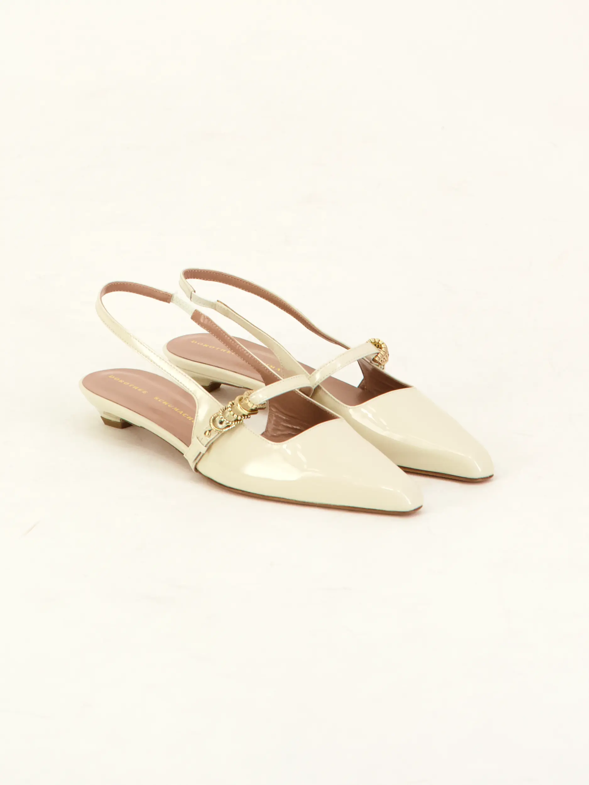 Slingback-Pumps 'Glossy Shine' - Artikel Teil eines Outfits getragen von einem Modell