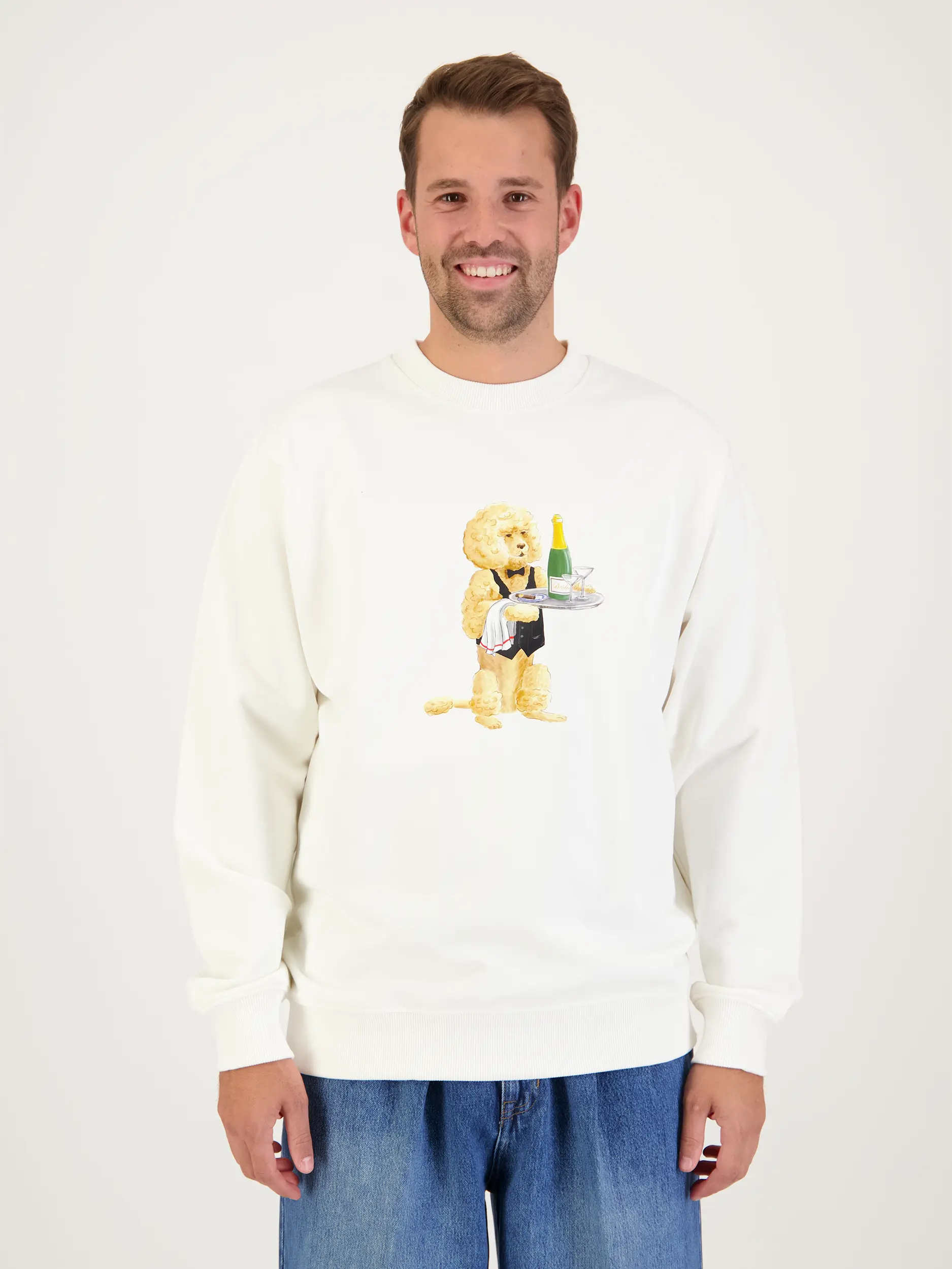 Sweatshirt 'Poodle' - Artikel Vorderseite getragen von einem Modell - Farbe: Beige