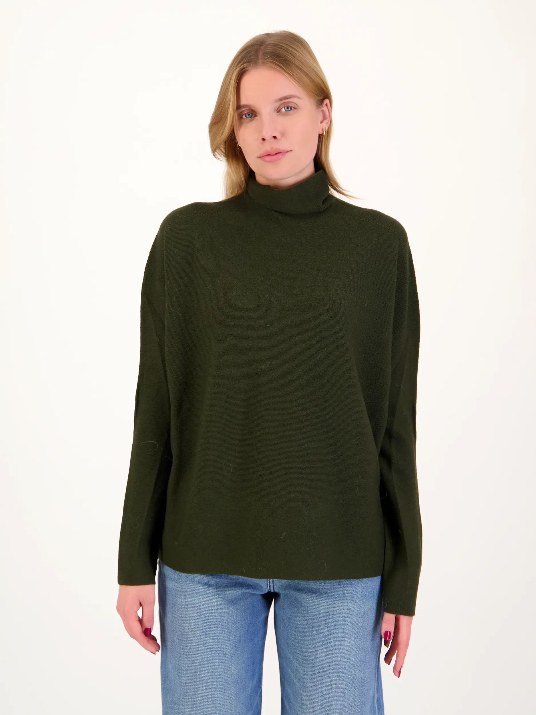 Pullover 'Liora' aus Wolle langarm - Artikel Vorderseite getragen von einem Modell - Farbe: Grün