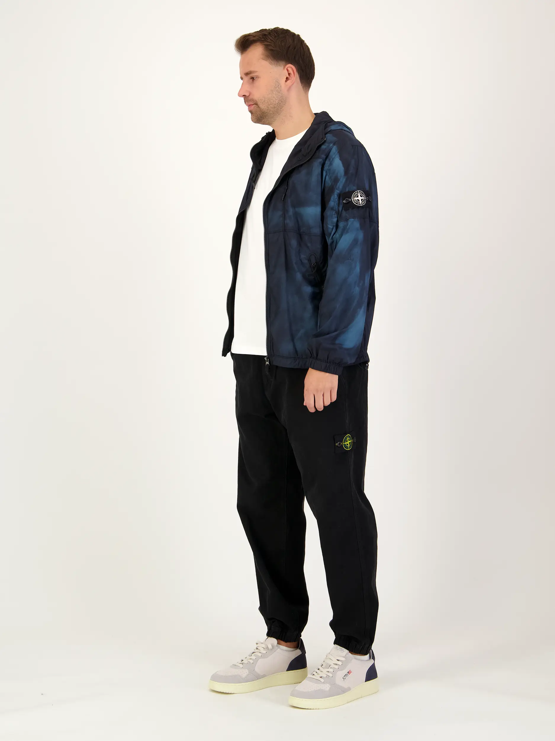 Hose - Artikel Teil eines Outfits getragen von einem Modell - Farbe: Schwarz