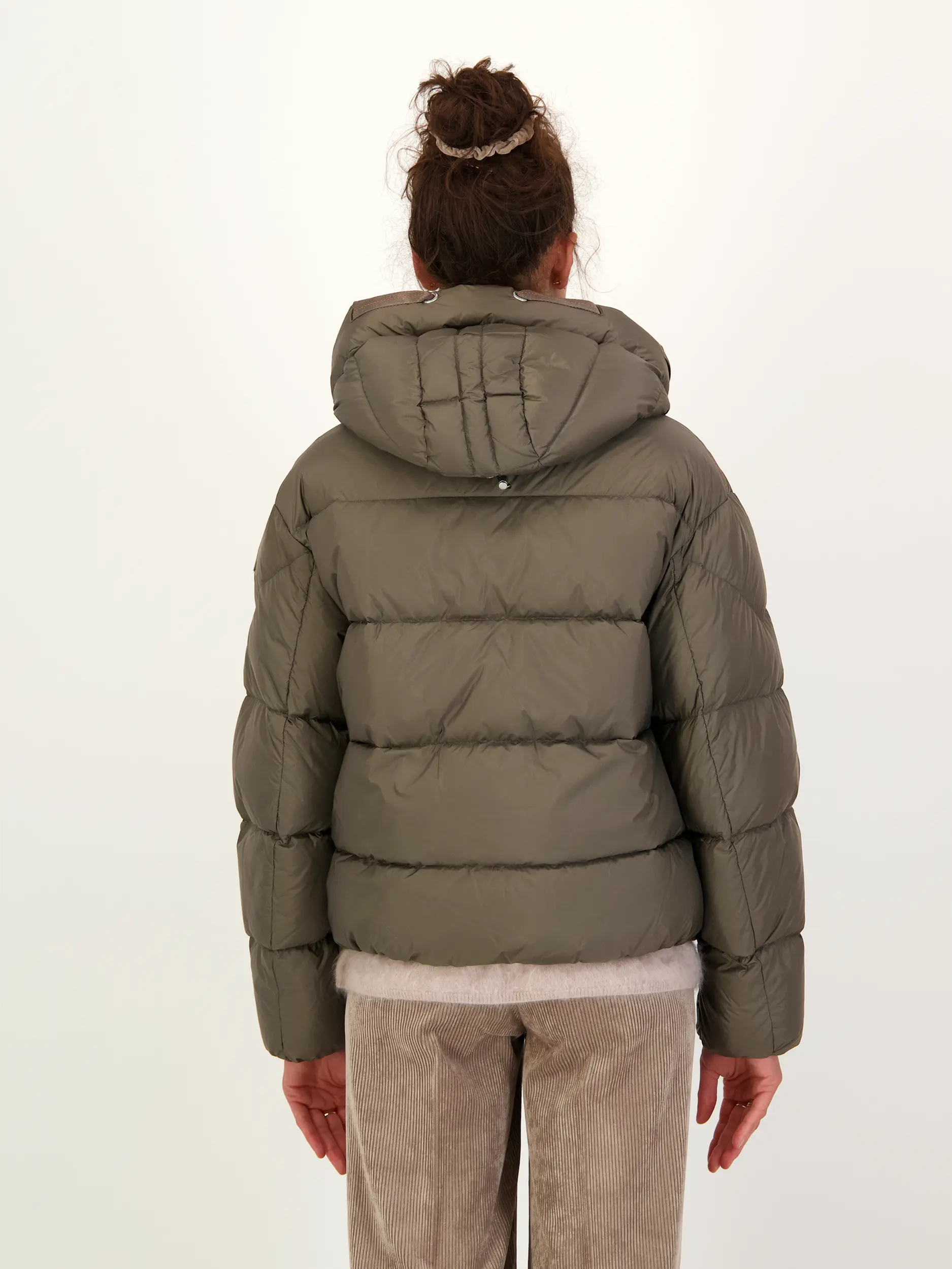 Jacke 'Tilly' - Artikel Rückseite getragen von einem Modell