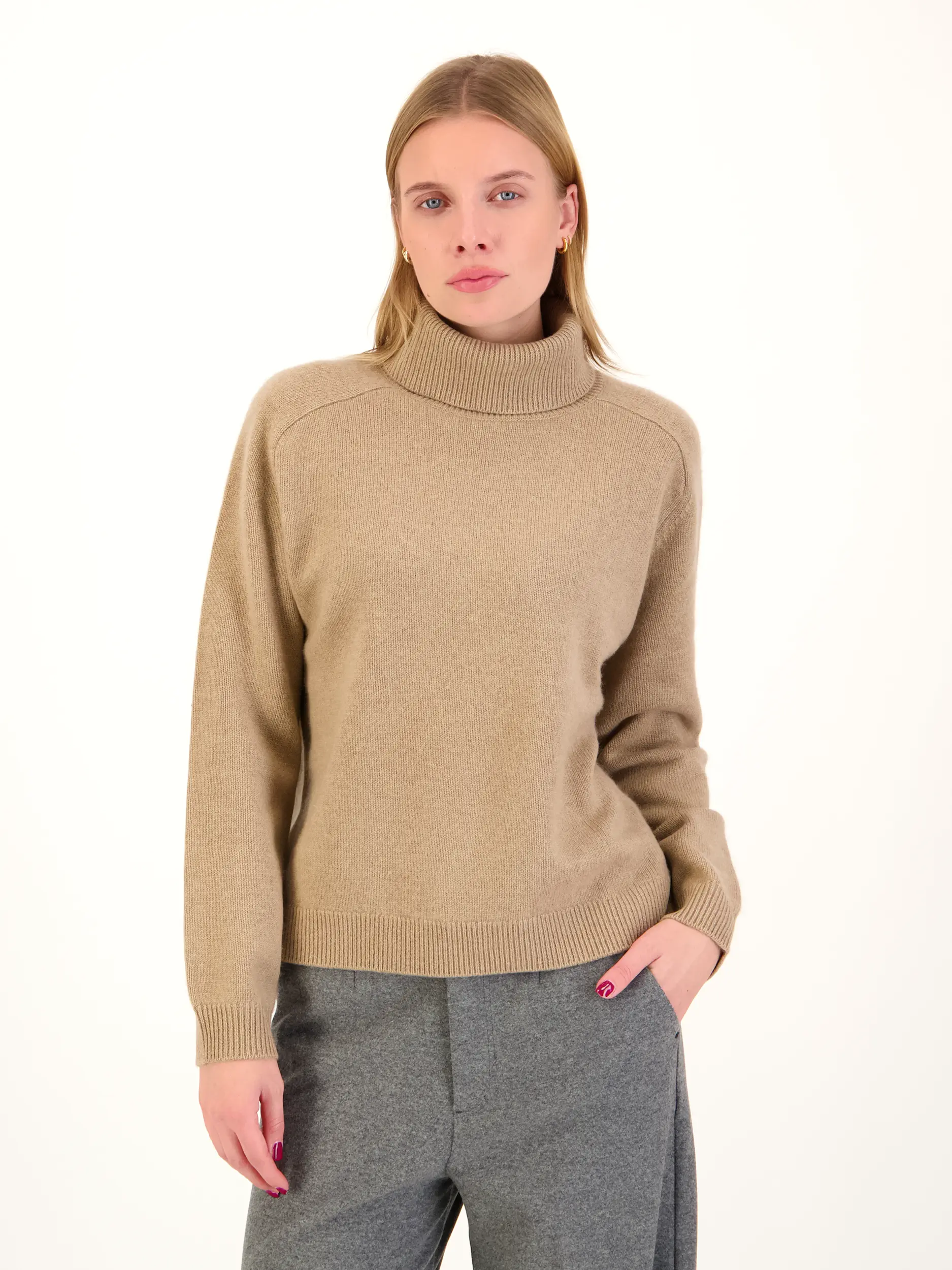 Rollkragenpullover aus Kaschmir langarm - Artikel Vorderseite getragen von einem Modell - Farbe: Braun